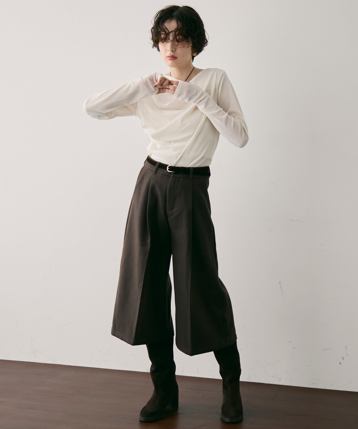 ベルト付きクロップドバミューダパンツ