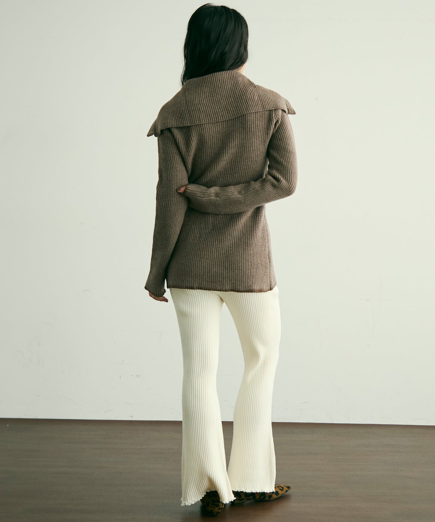 リブ編みニットフレアーシルエットパンツ