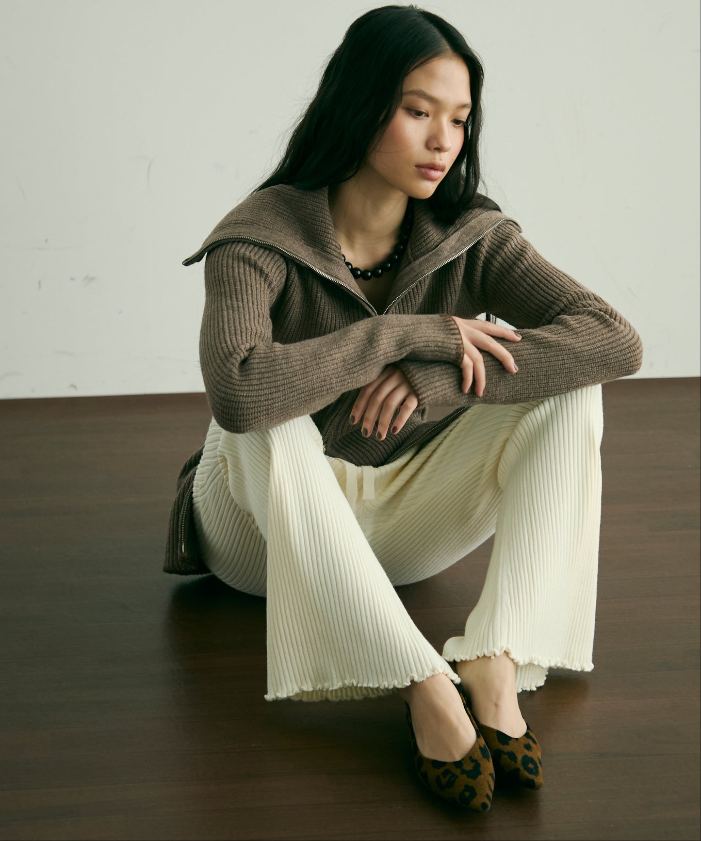 リブ編みニットフレアーシルエットパンツ