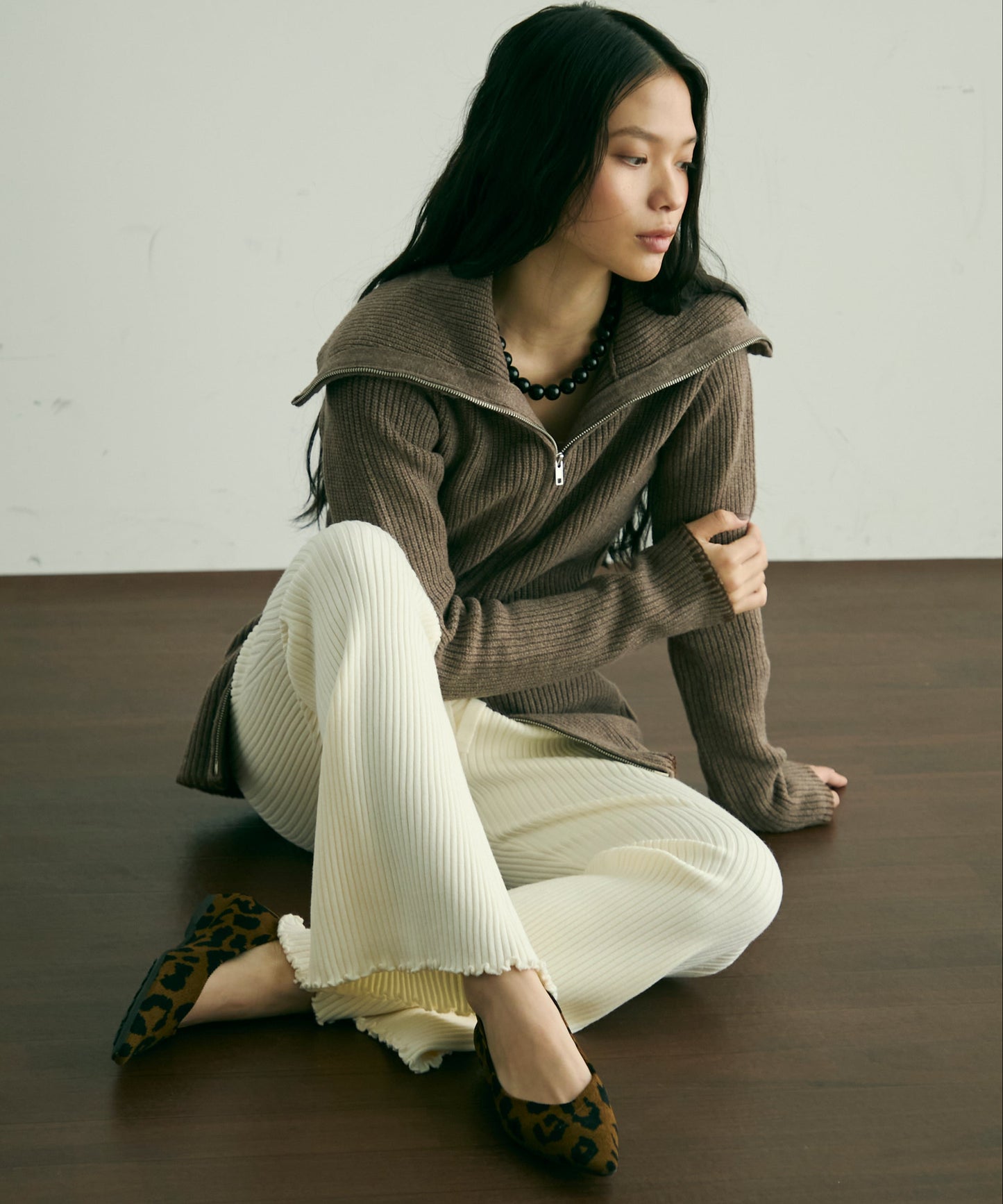 リブ編みニットフレアーシルエットパンツ