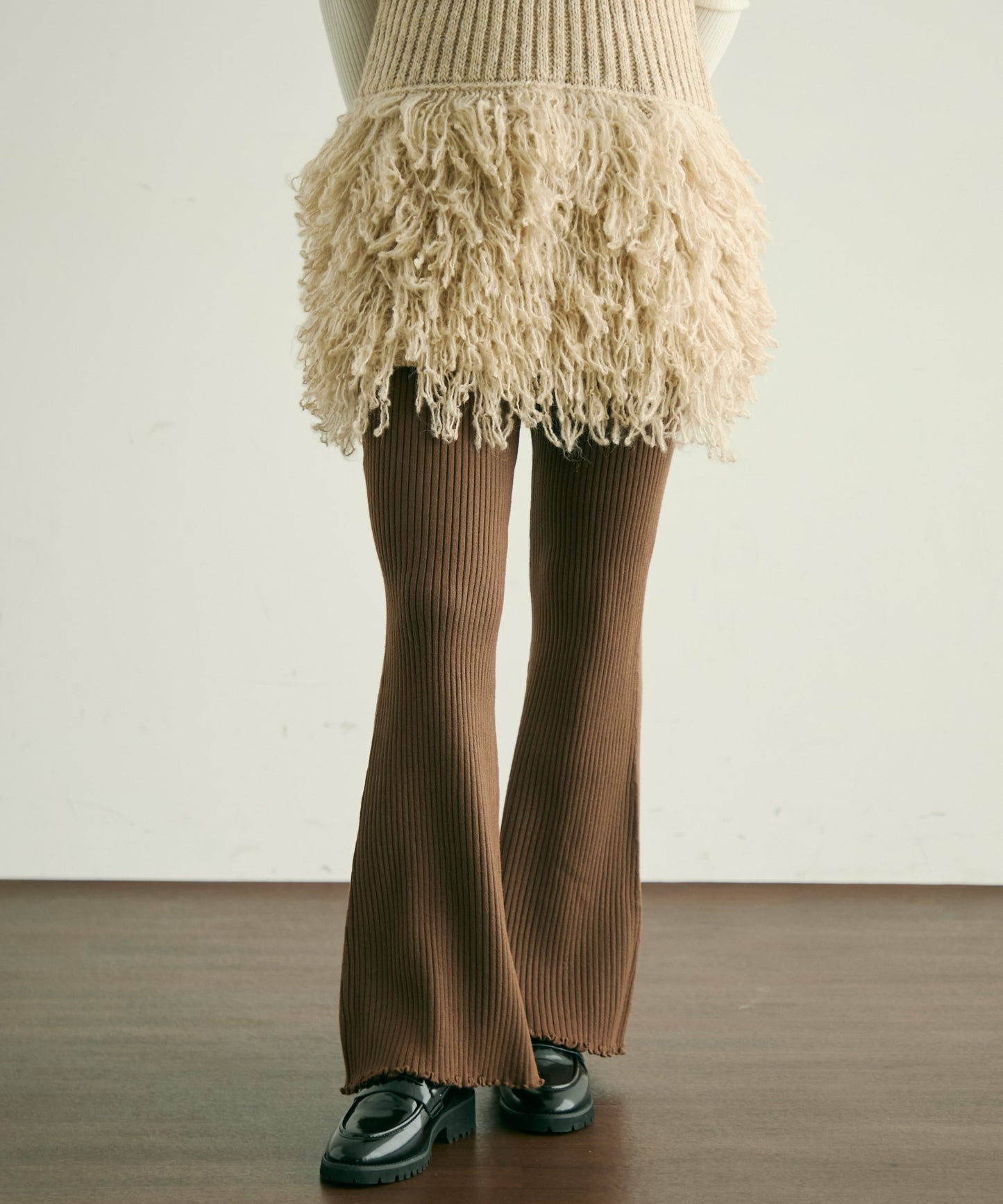 リブ編みニットフレアーシルエットパンツ