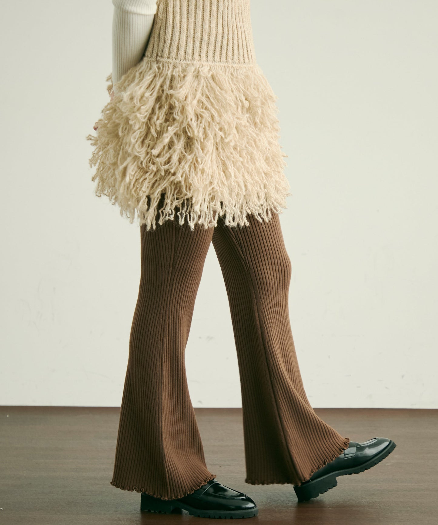 リブ編みニットフレアーシルエットパンツ