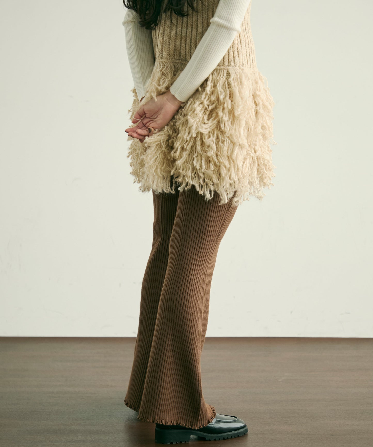 リブ編みニットフレアーシルエットパンツ