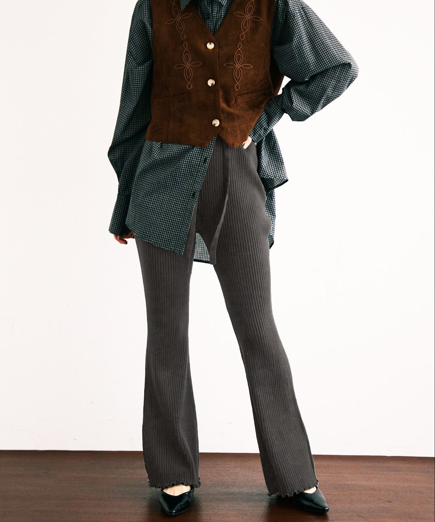 リブ編みニットフレアーシルエットパンツ