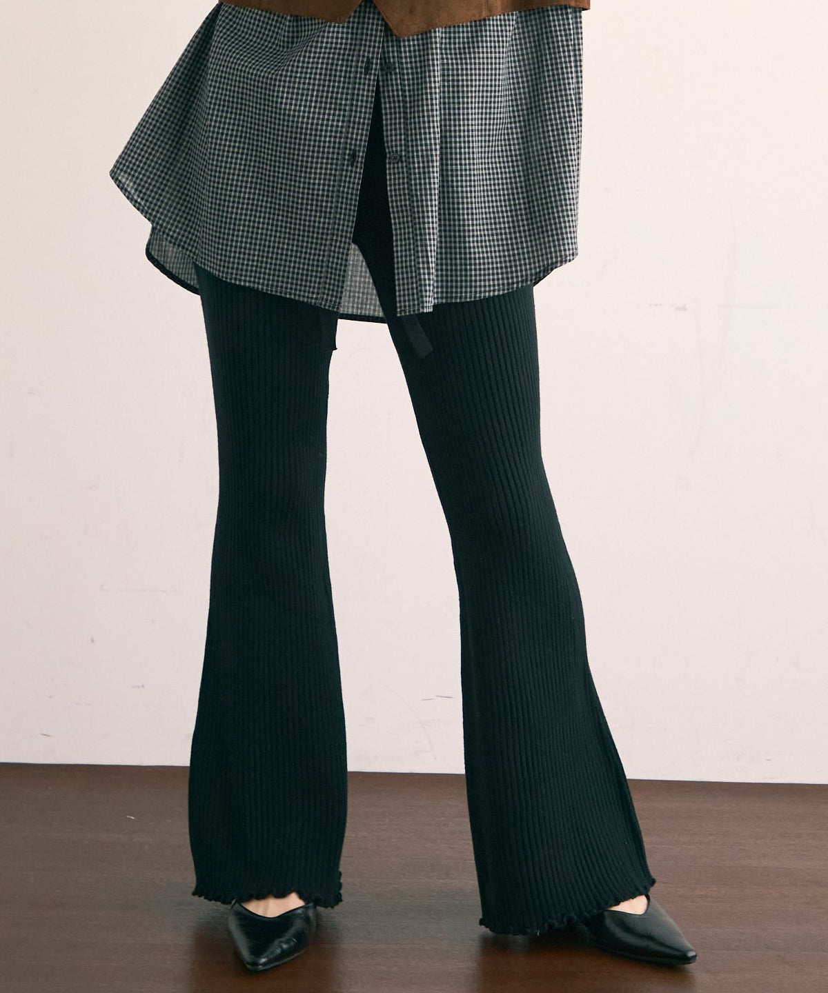 リブ編みニットフレアーシルエットパンツ