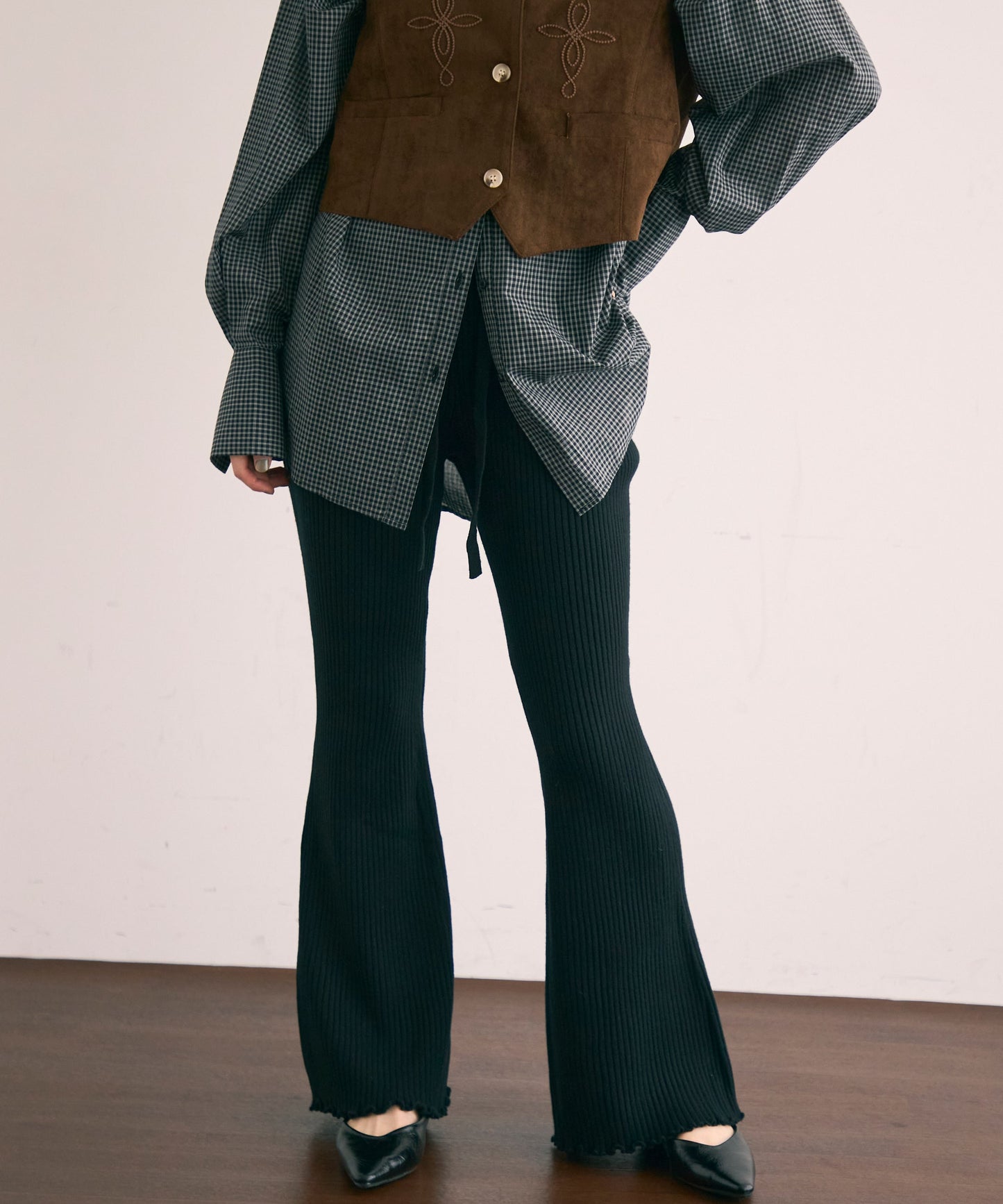 リブ編みニットフレアーシルエットパンツ