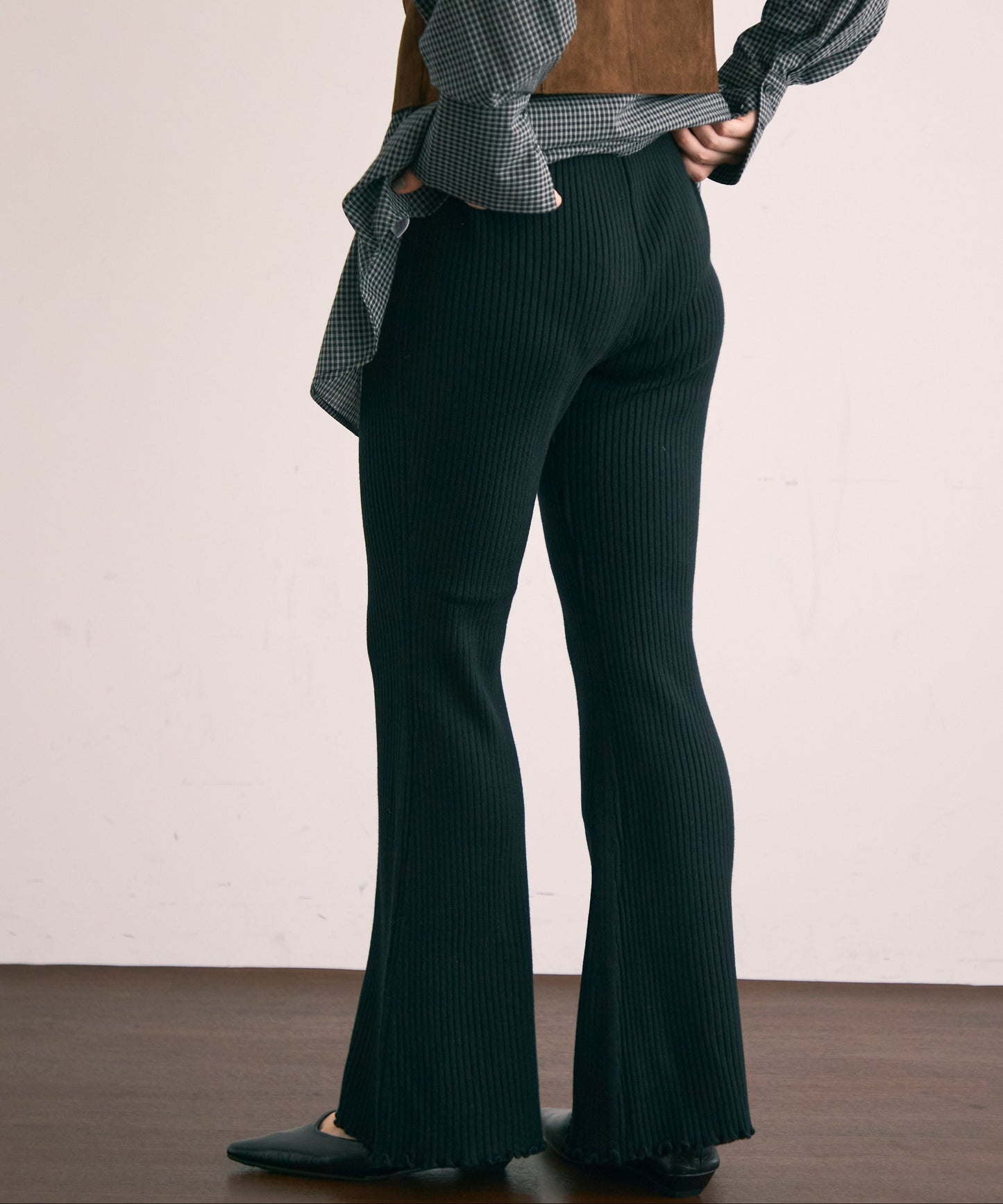 リブ編みニットフレアーシルエットパンツ