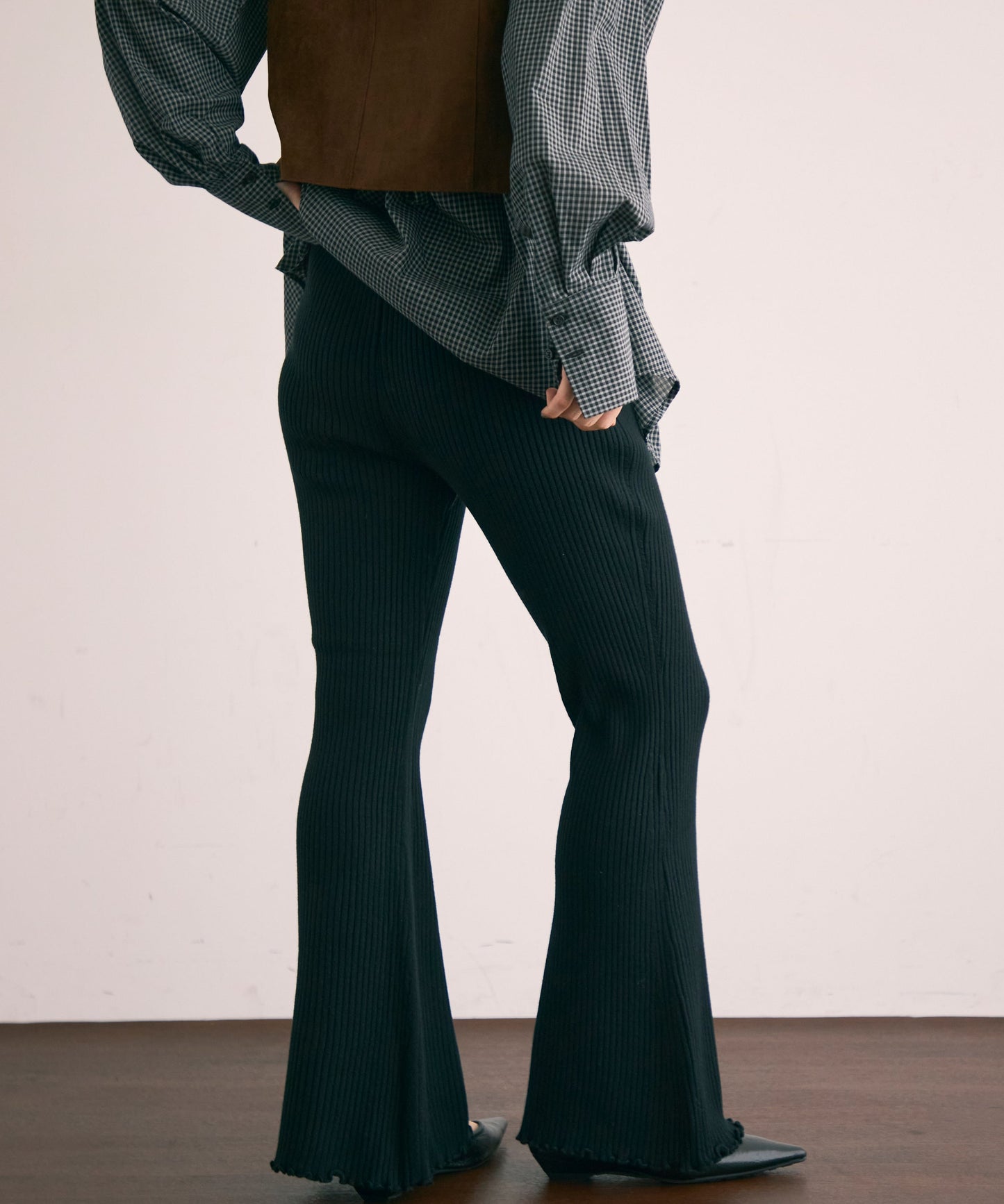 リブ編みニットフレアーシルエットパンツ