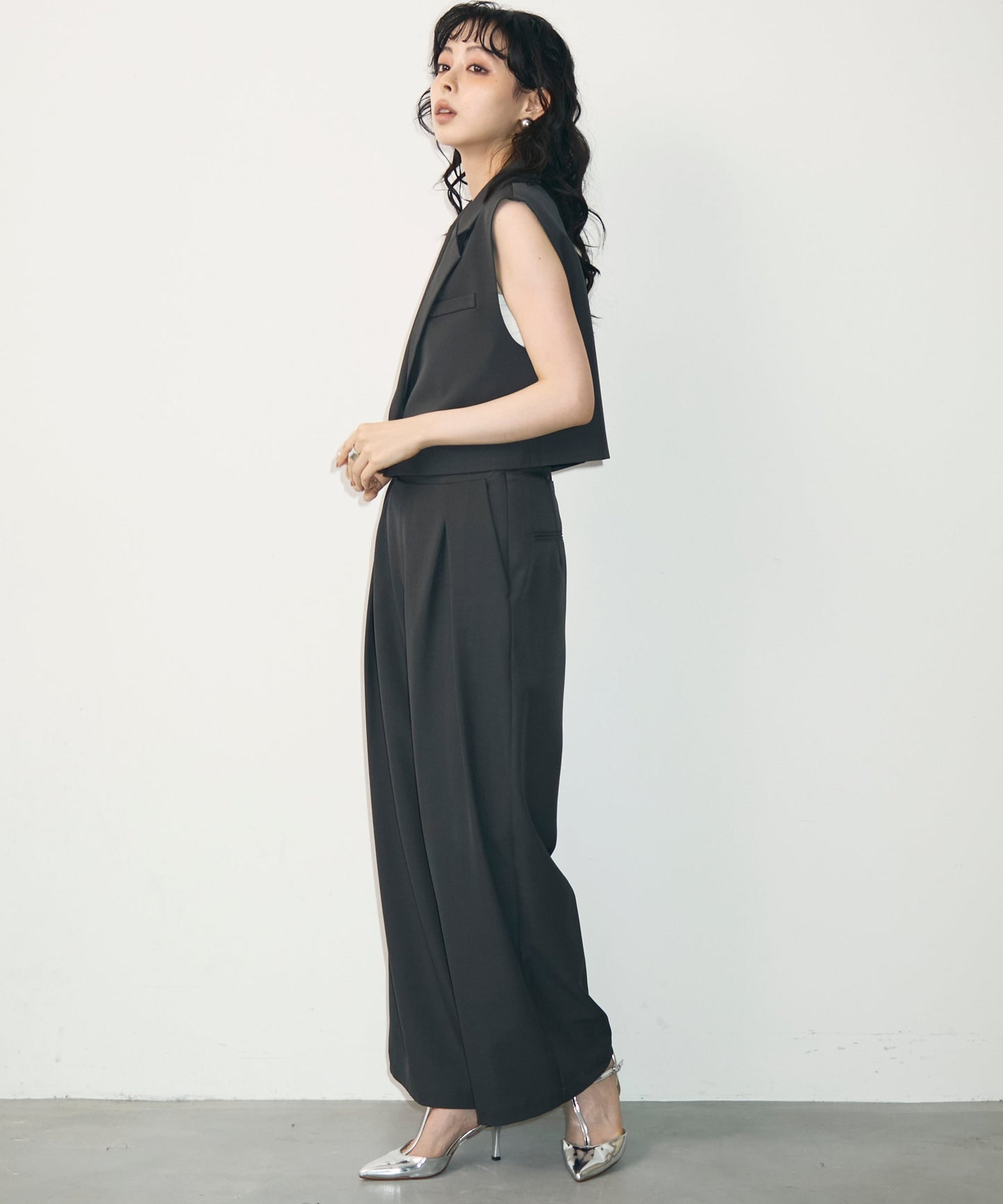 ショートジレ+タックパンツセットアップ