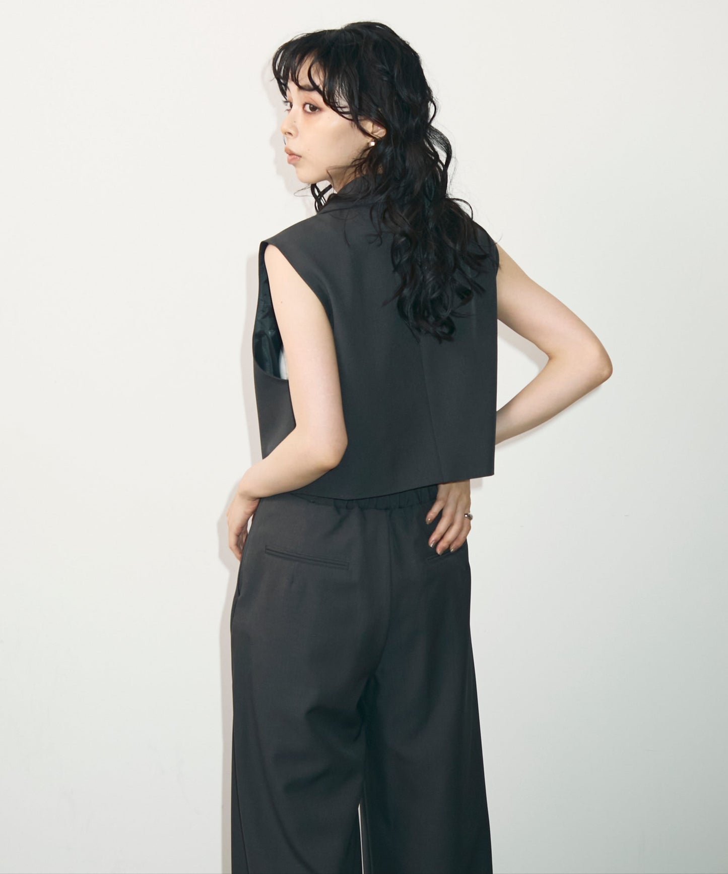 ショートジレ+タックパンツセットアップ