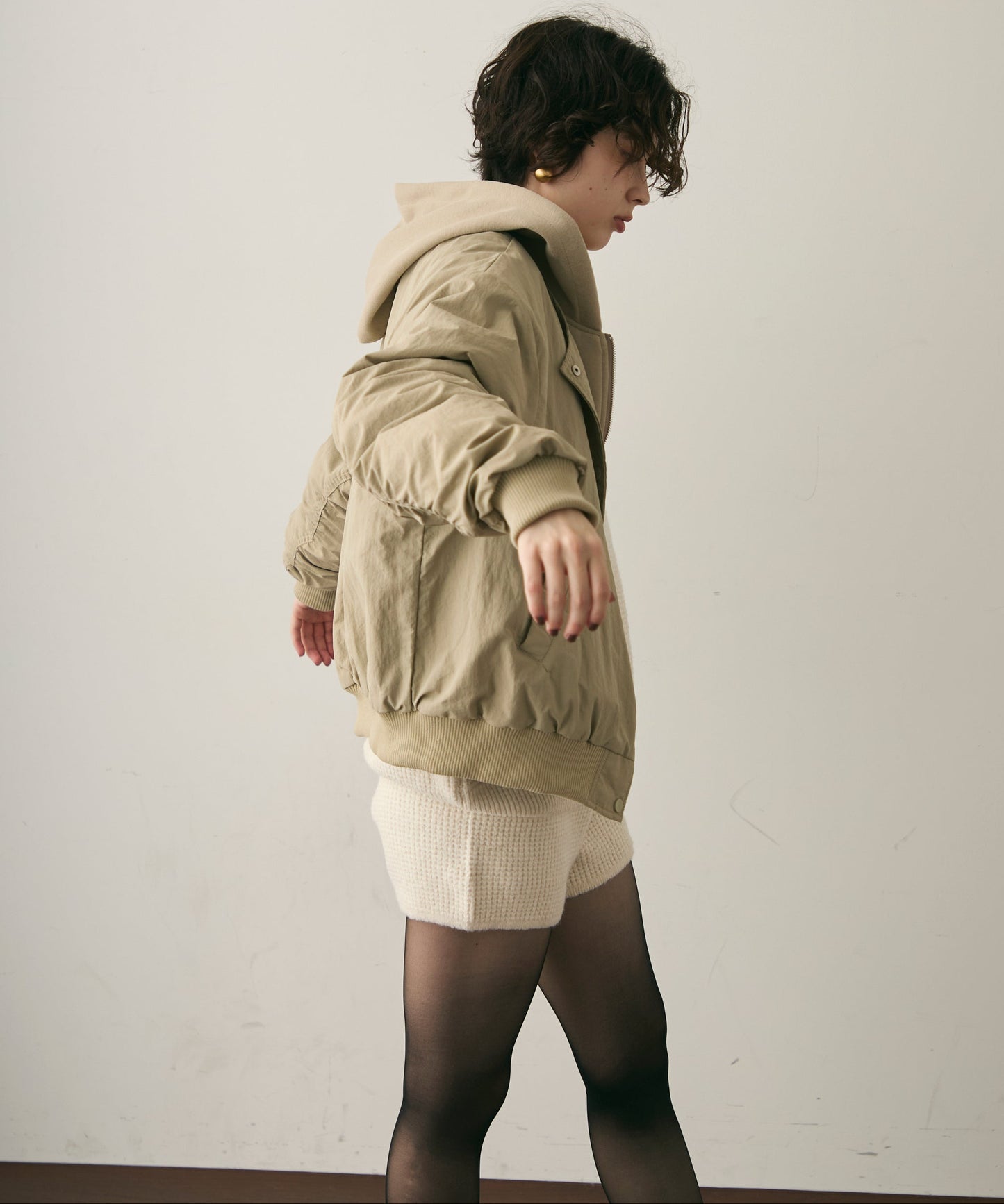 フェイクレイヤードフーデッドボンバージャケット