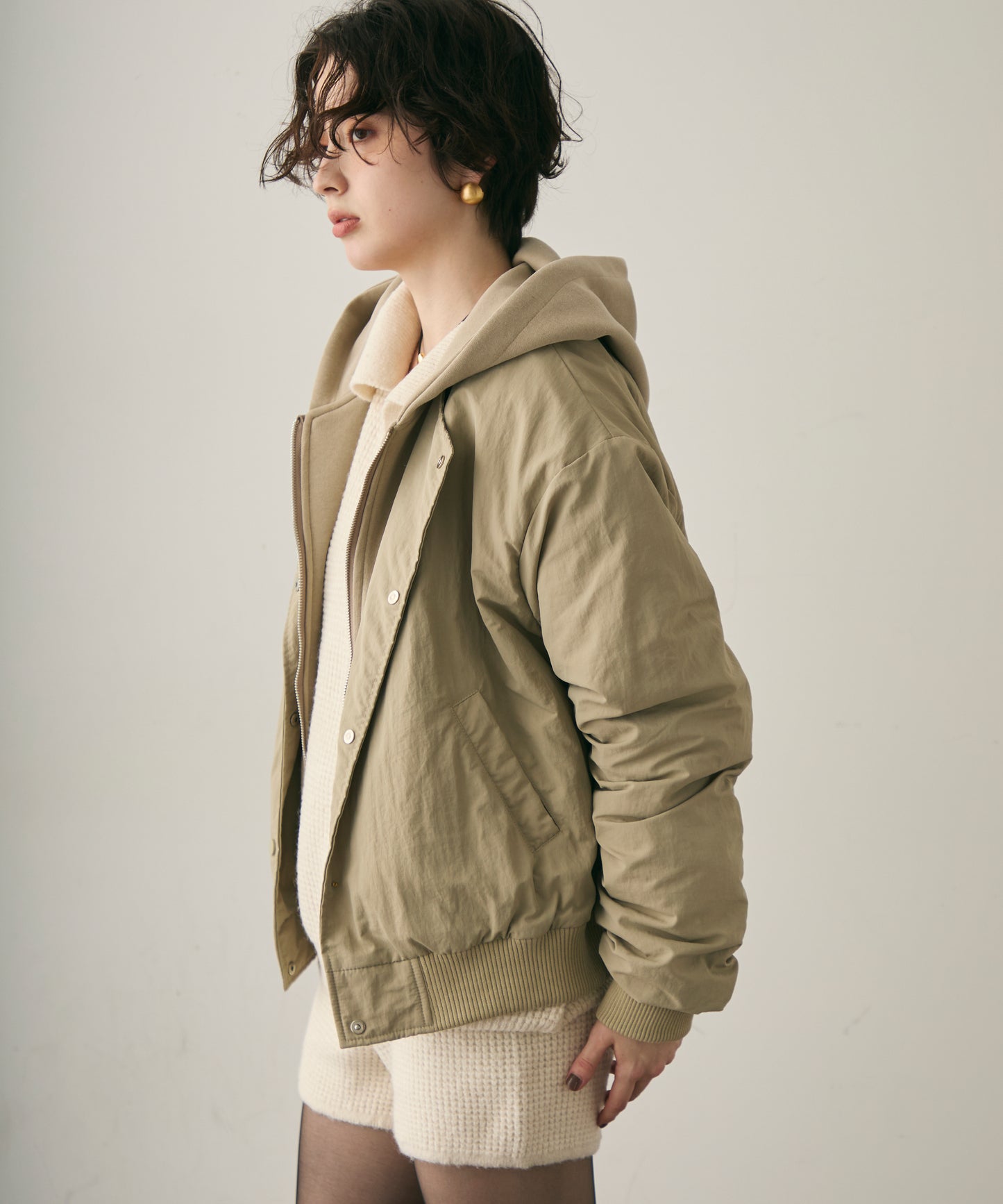 フェイクレイヤードフーデッドボンバージャケット