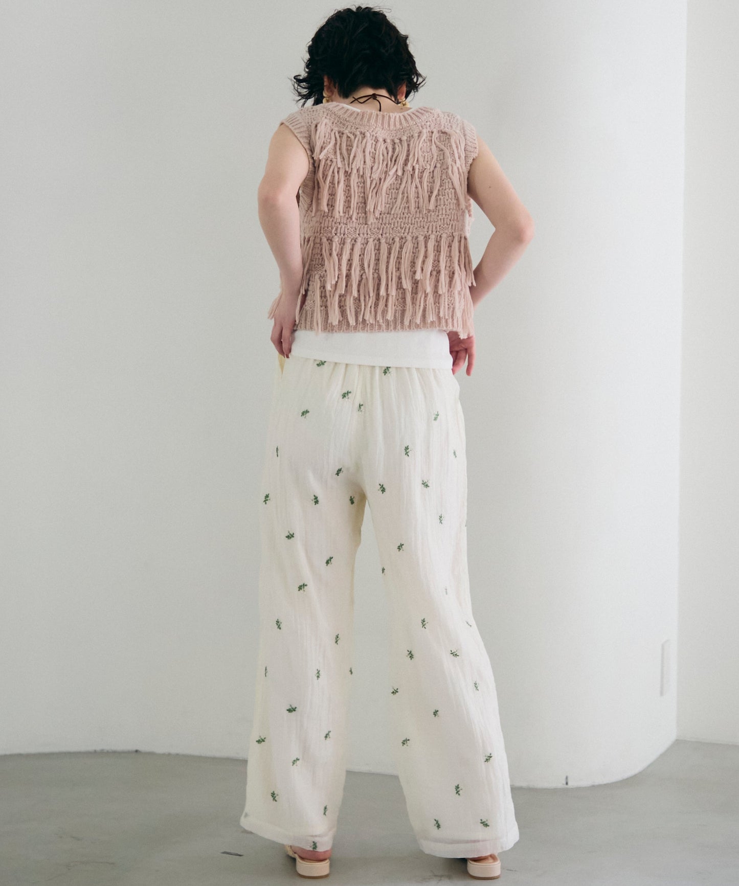 タック編み裏使いVネックフリンジベスト