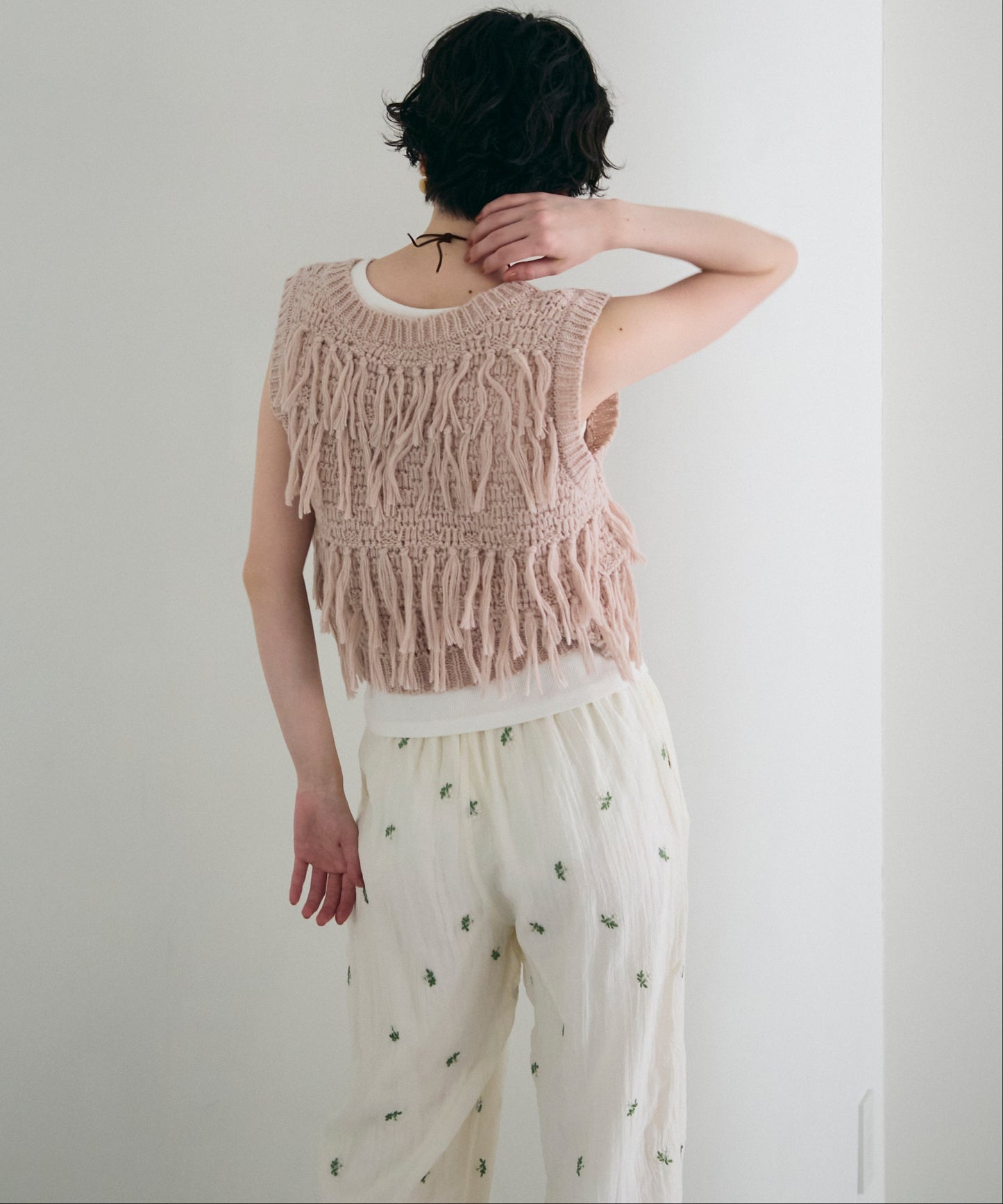 タック編み裏使いVネックフリンジベスト