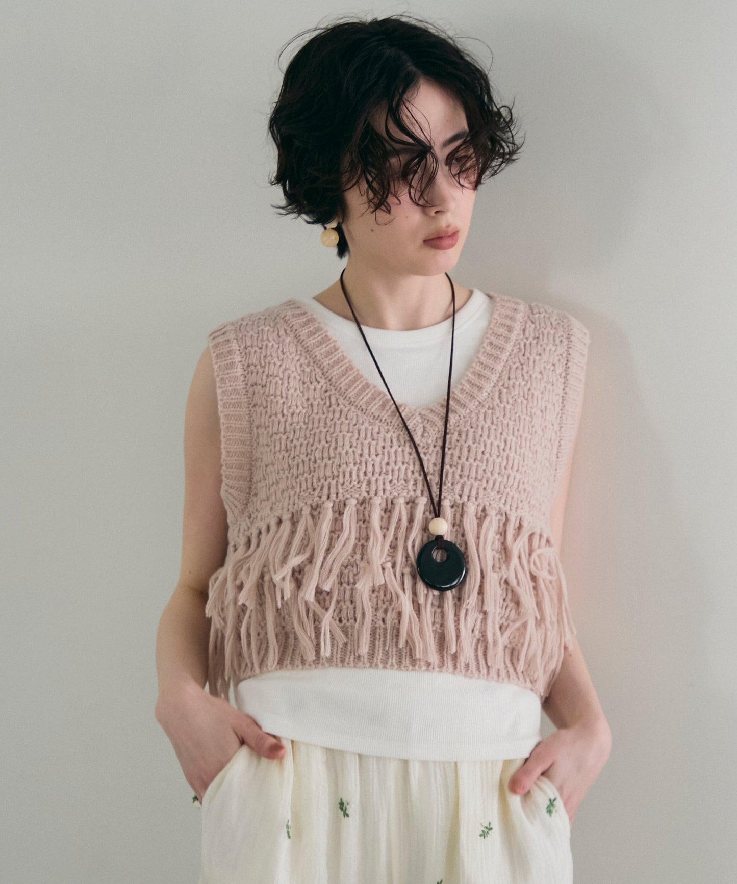 タック編み裏使いVネックフリンジベスト