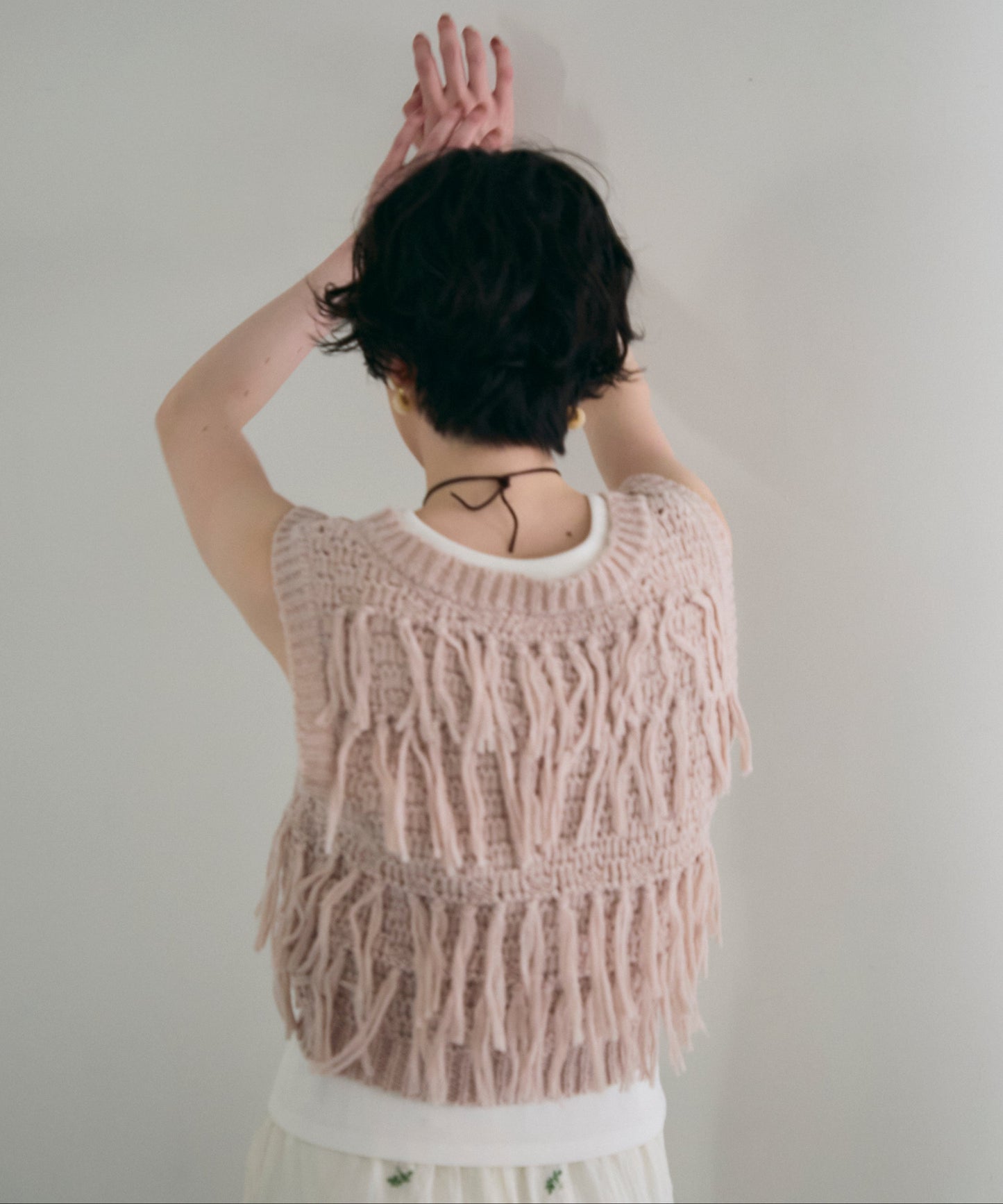 タック編み裏使いVネックフリンジベスト