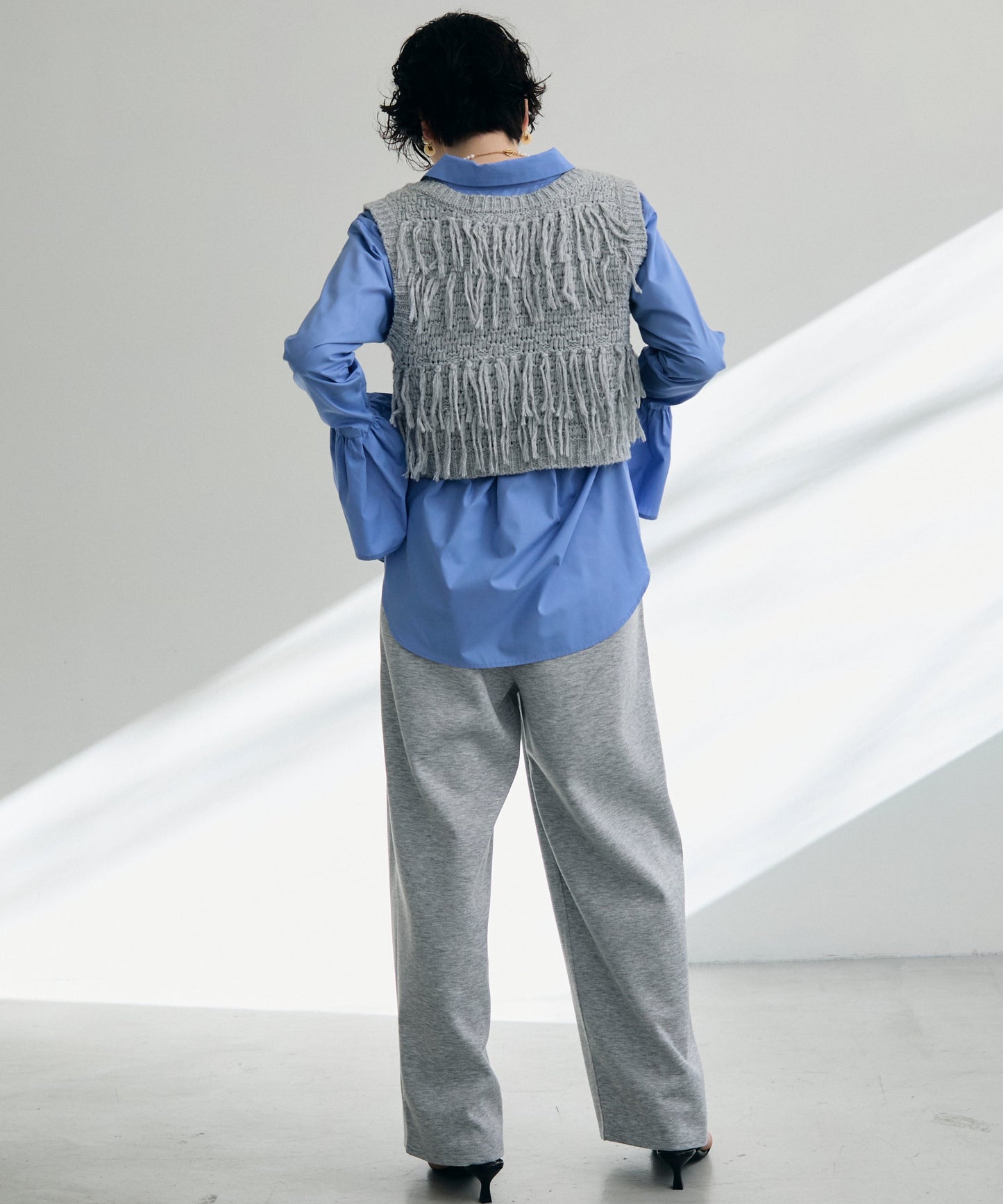 タック編み裏使いVネックフリンジベスト