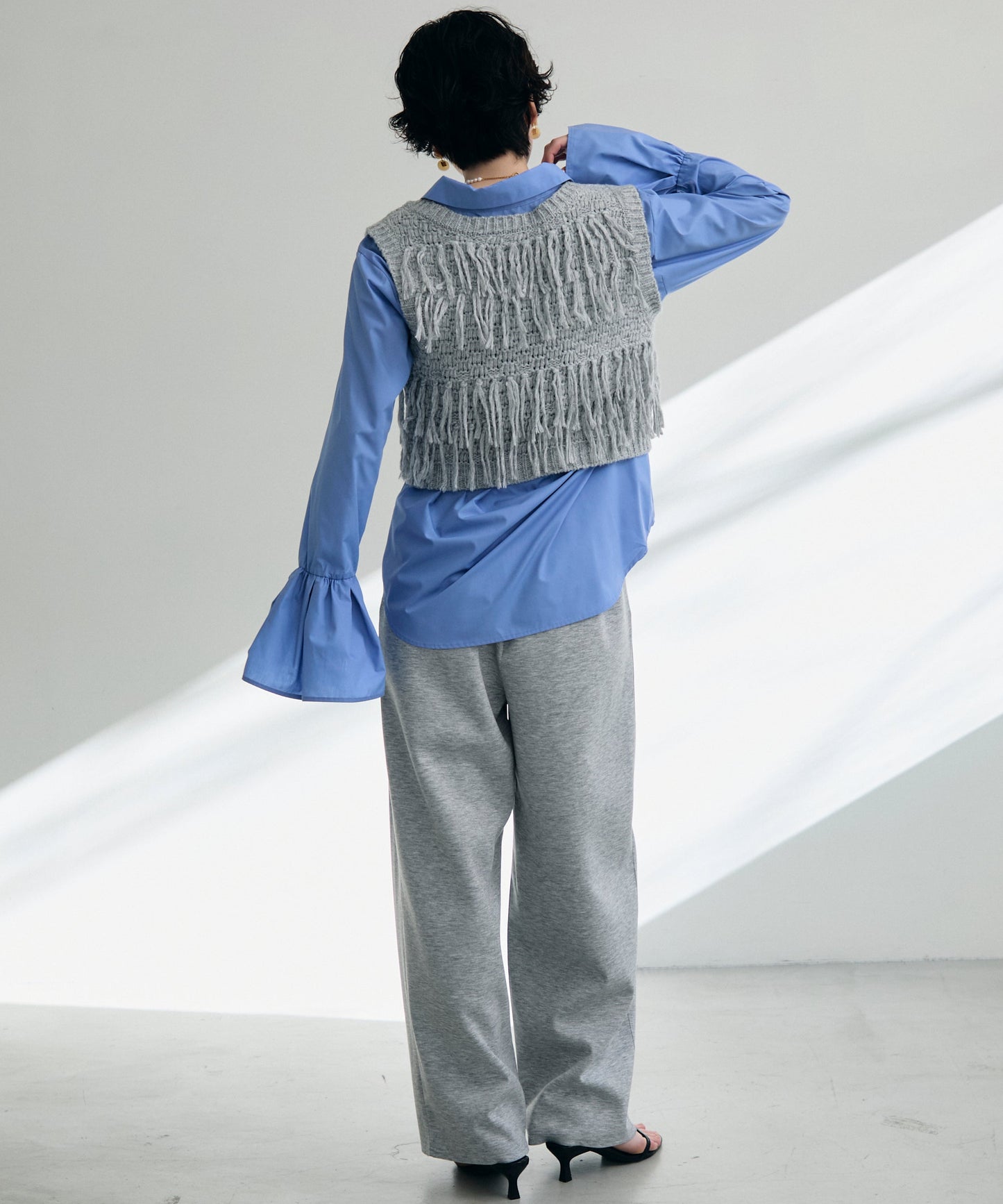 タック編み裏使いVネックフリンジベスト