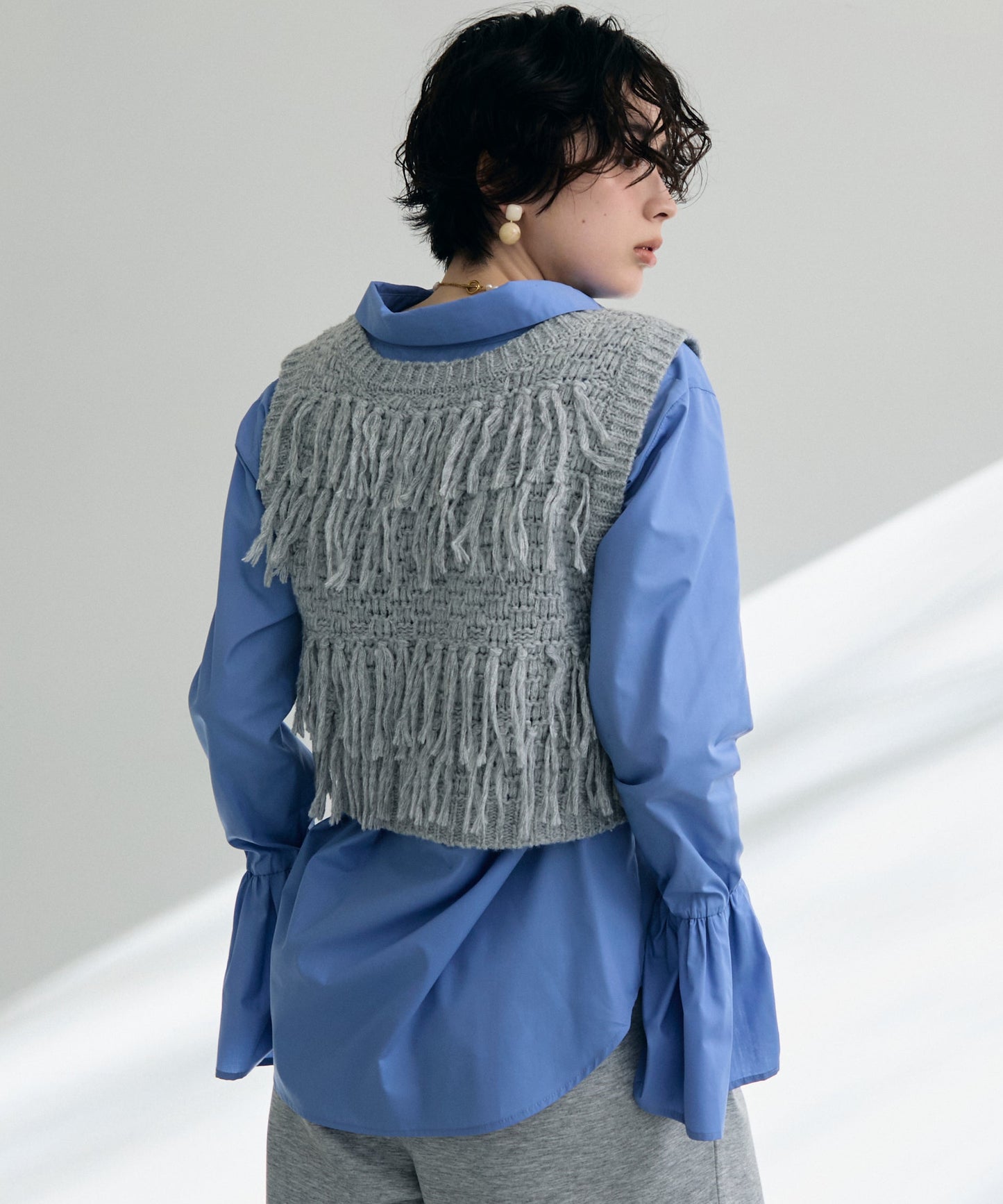 タック編み裏使いVネックフリンジベスト