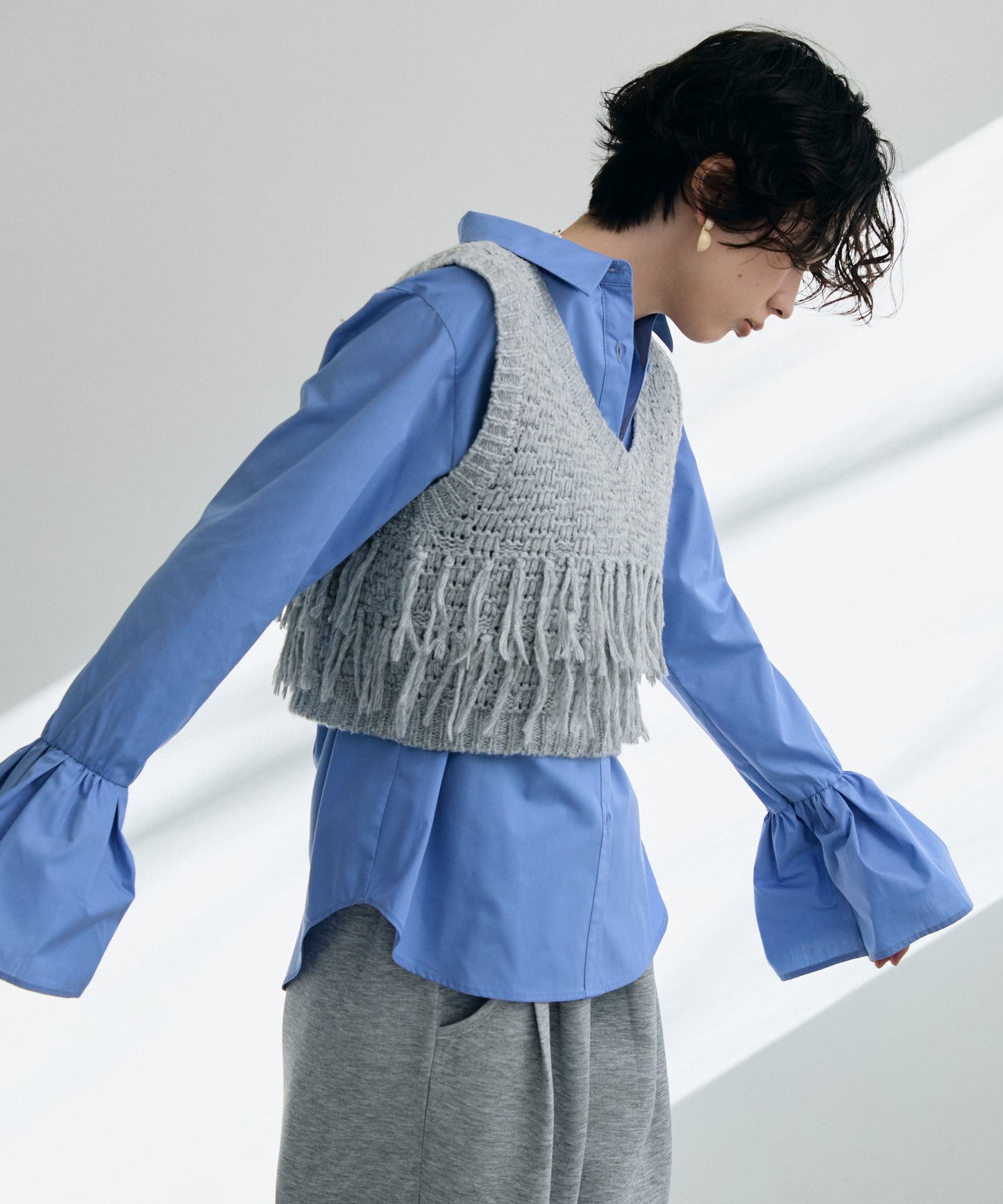 タック編み裏使いVネックフリンジベスト