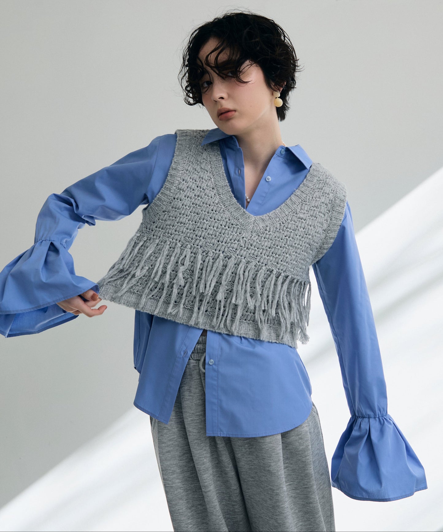 タック編み裏使いVネックフリンジベスト