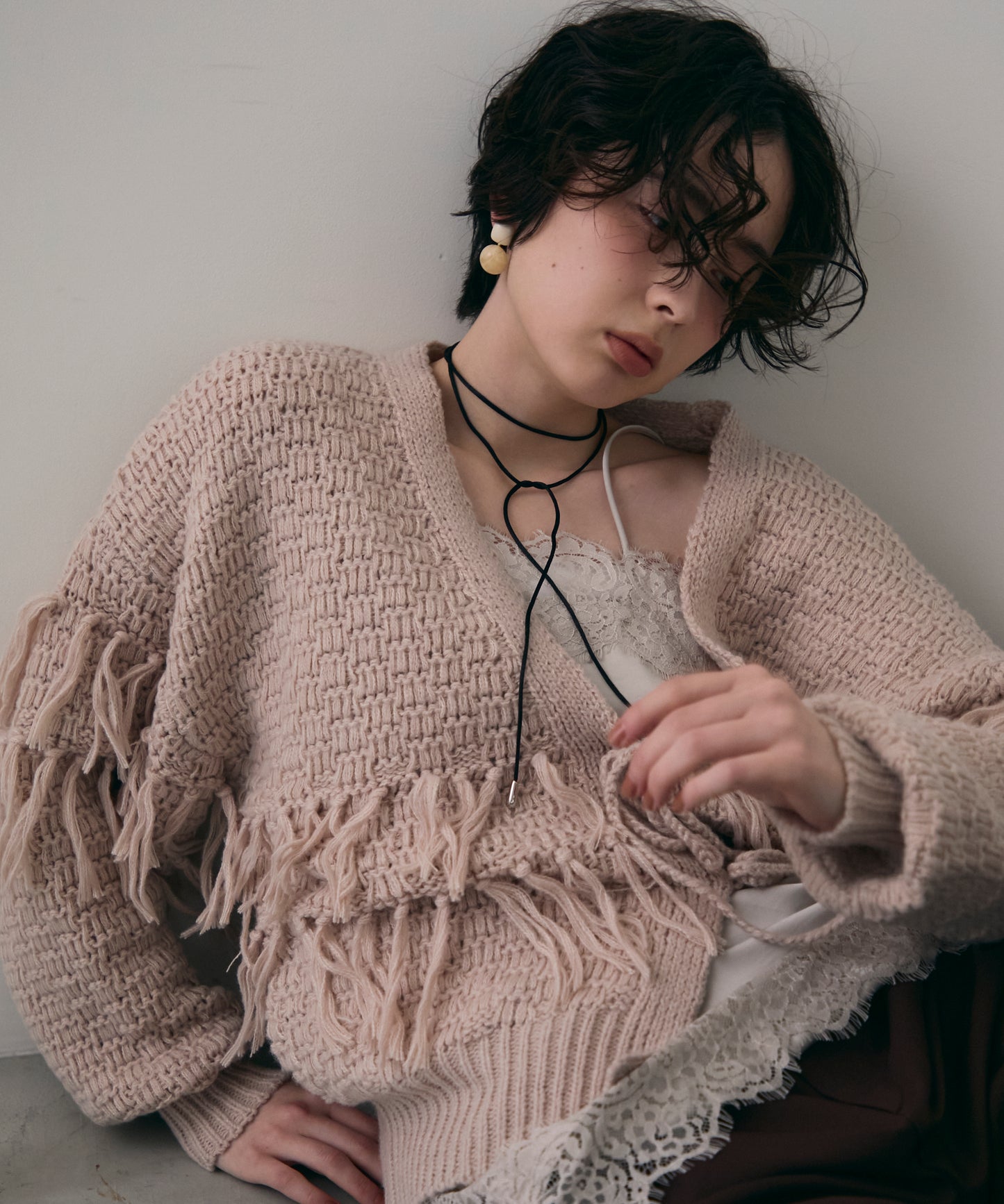 タック編み裏使いフリンジカーディガン