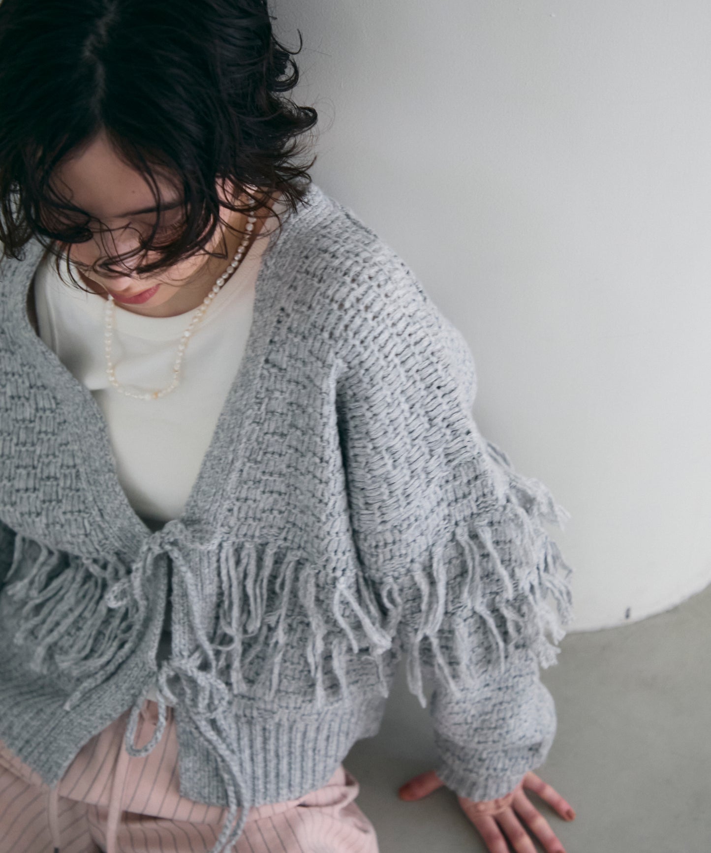 タック編み裏使いフリンジカーディガン