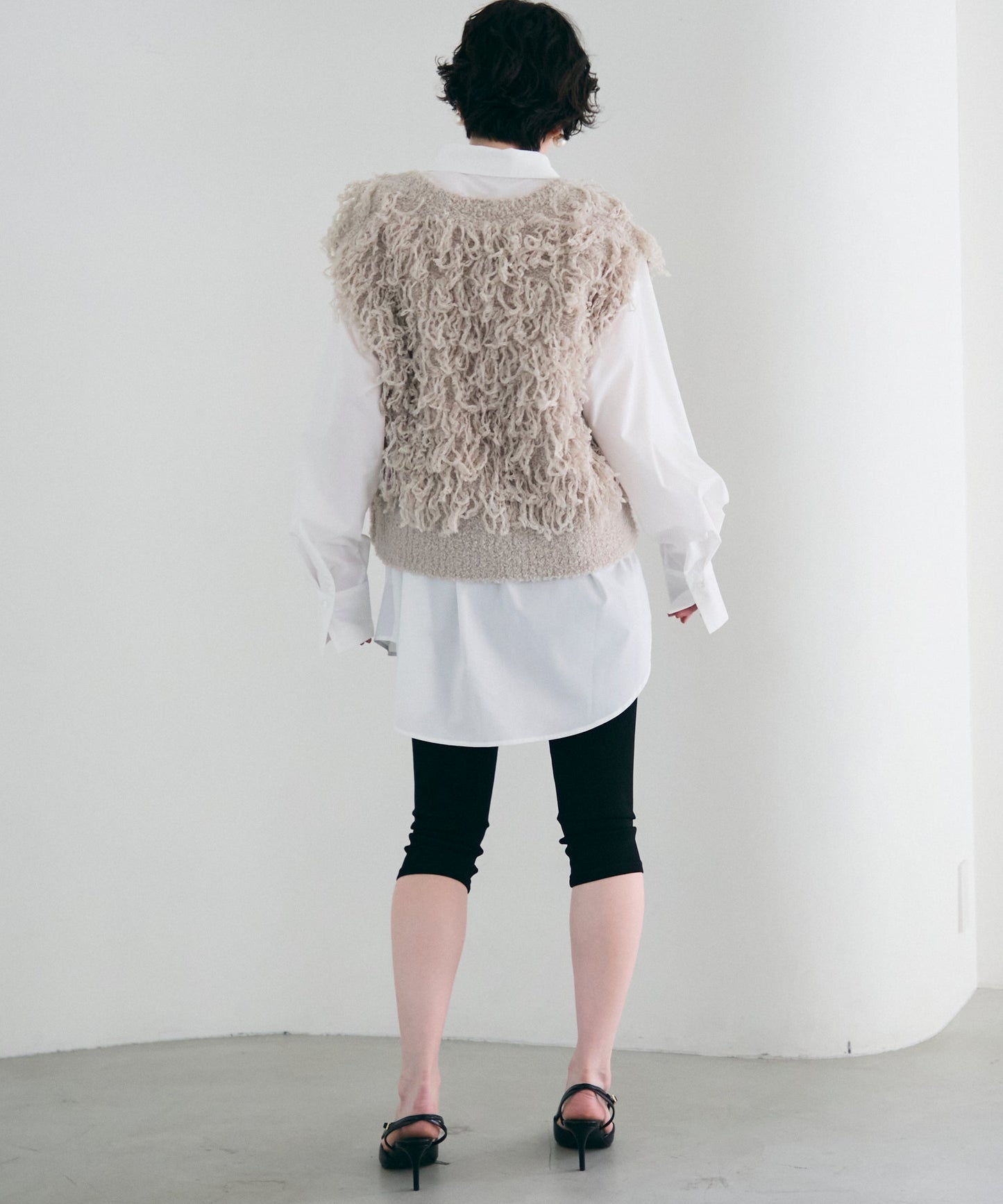 ループ編みUネックニットベスト