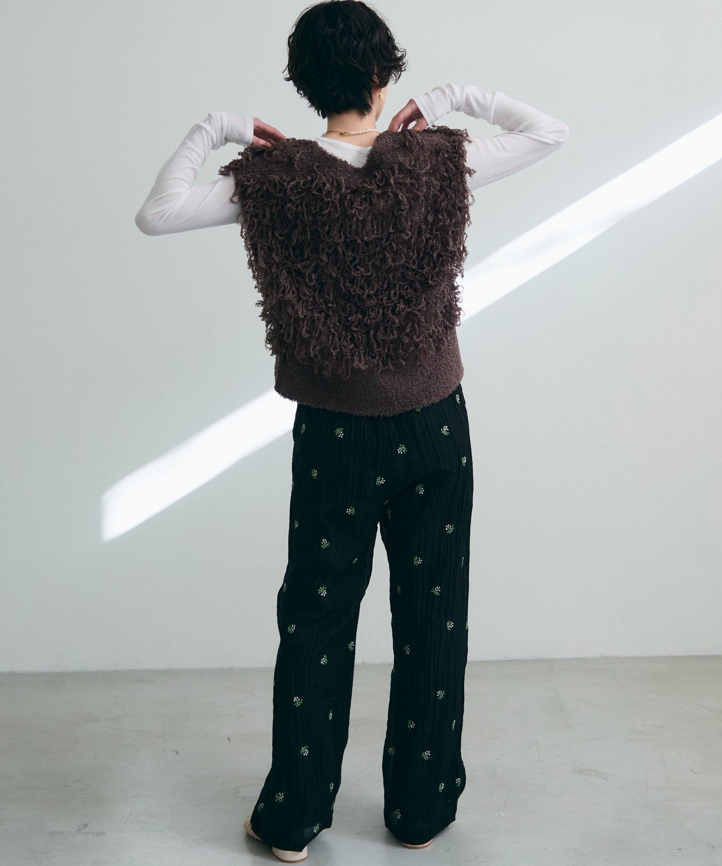 ループ編みUネックニットベスト