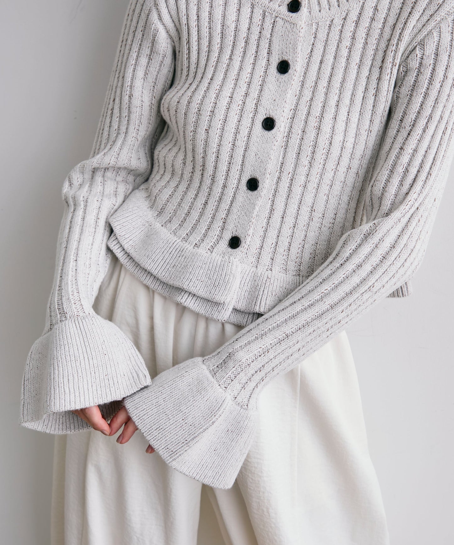 前後2WAYバルキーフリルヘムニットカーディガン