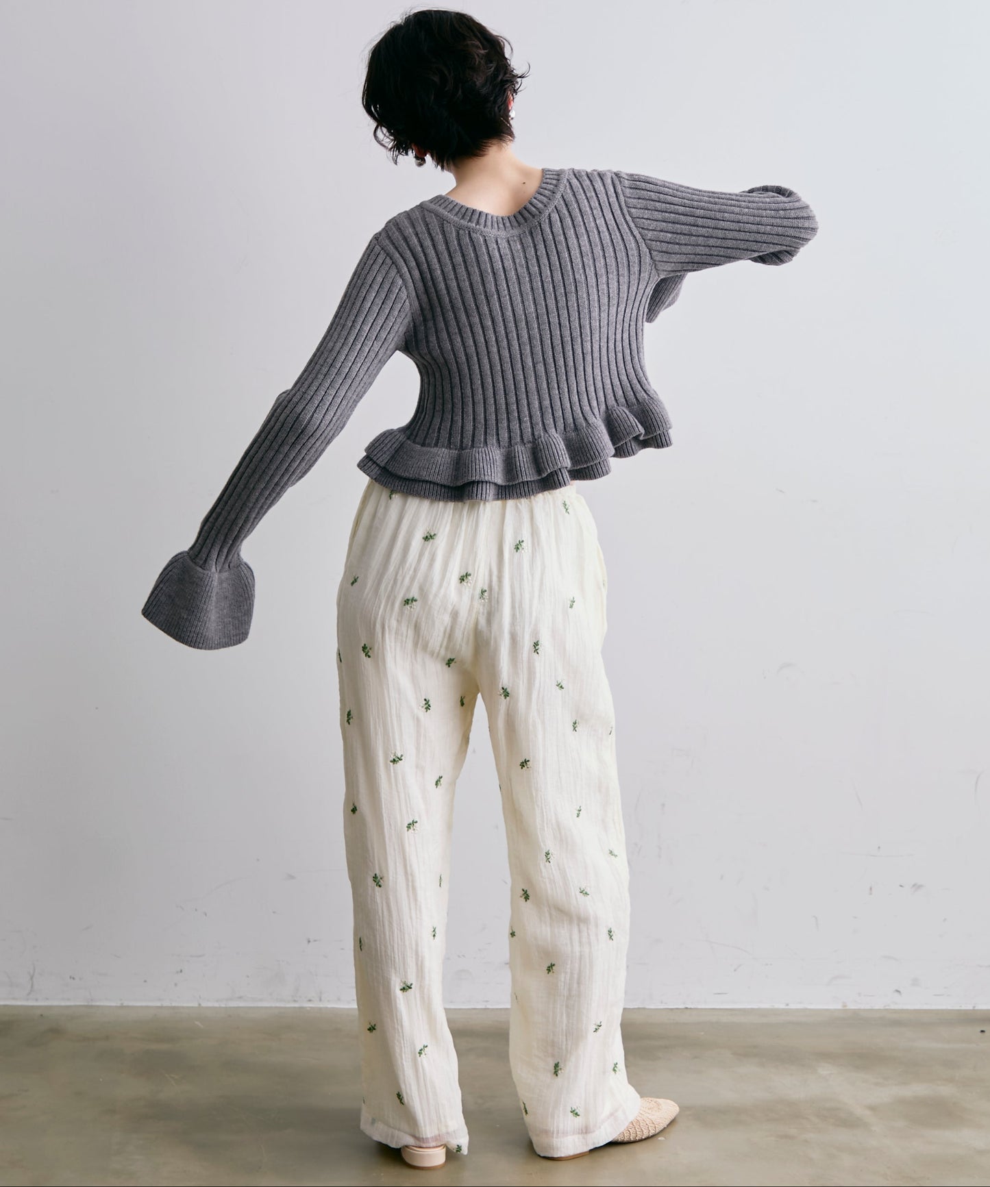 前後2WAYバルキーフリルヘムニットカーディガン