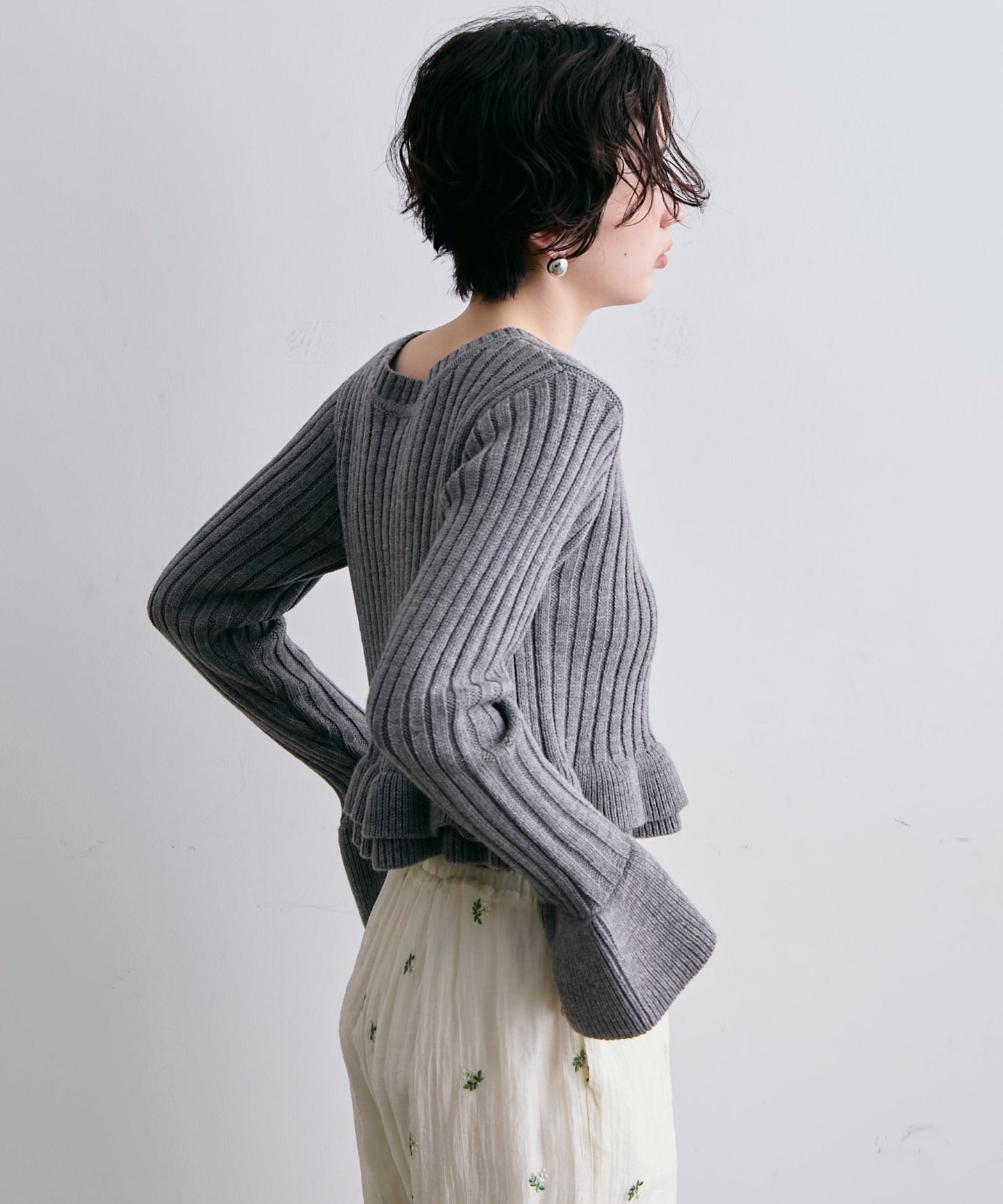 前後2WAYバルキーフリルヘムニットカーディガン