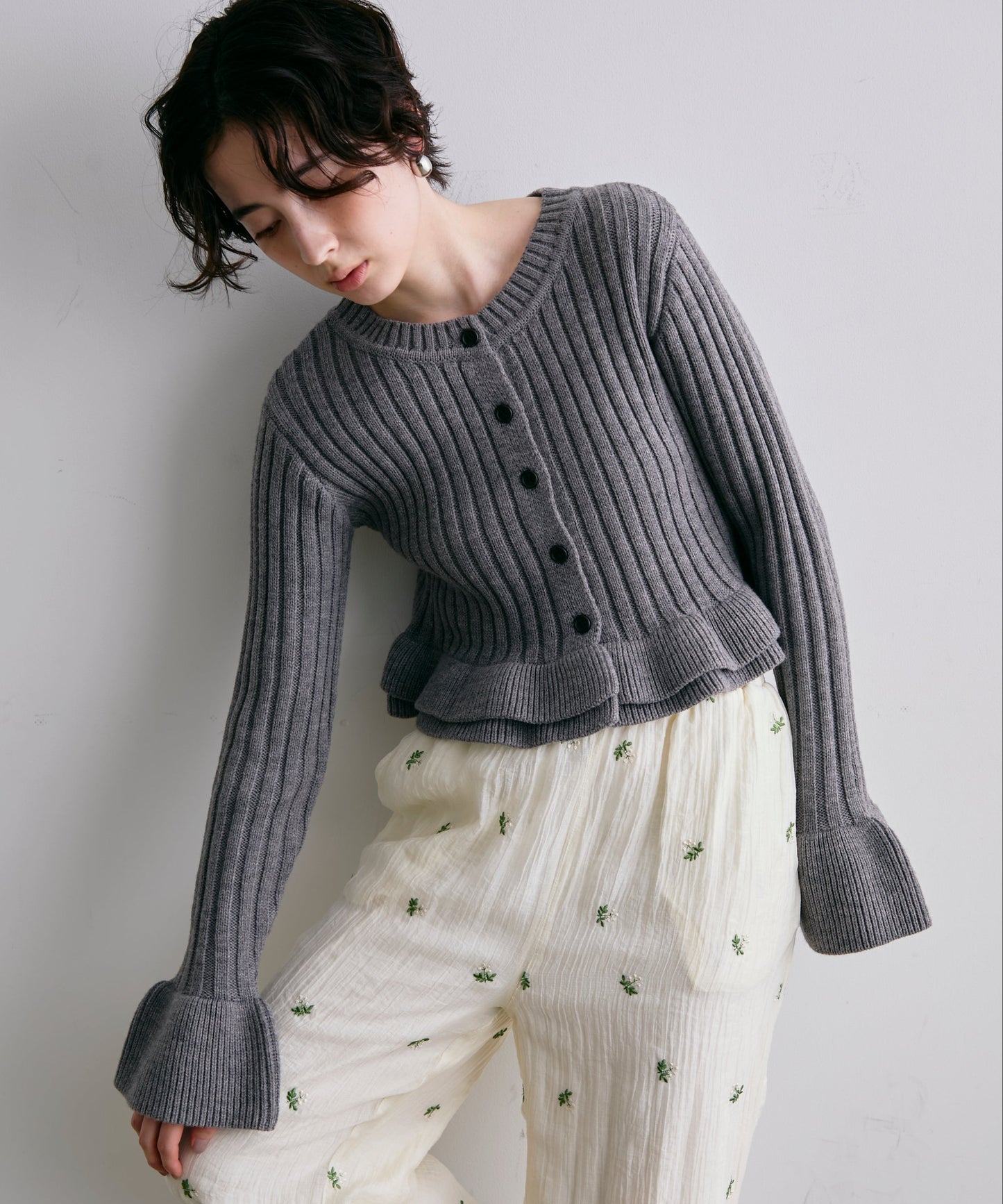 前後2WAYバルキーフリルヘムニットカーディガン