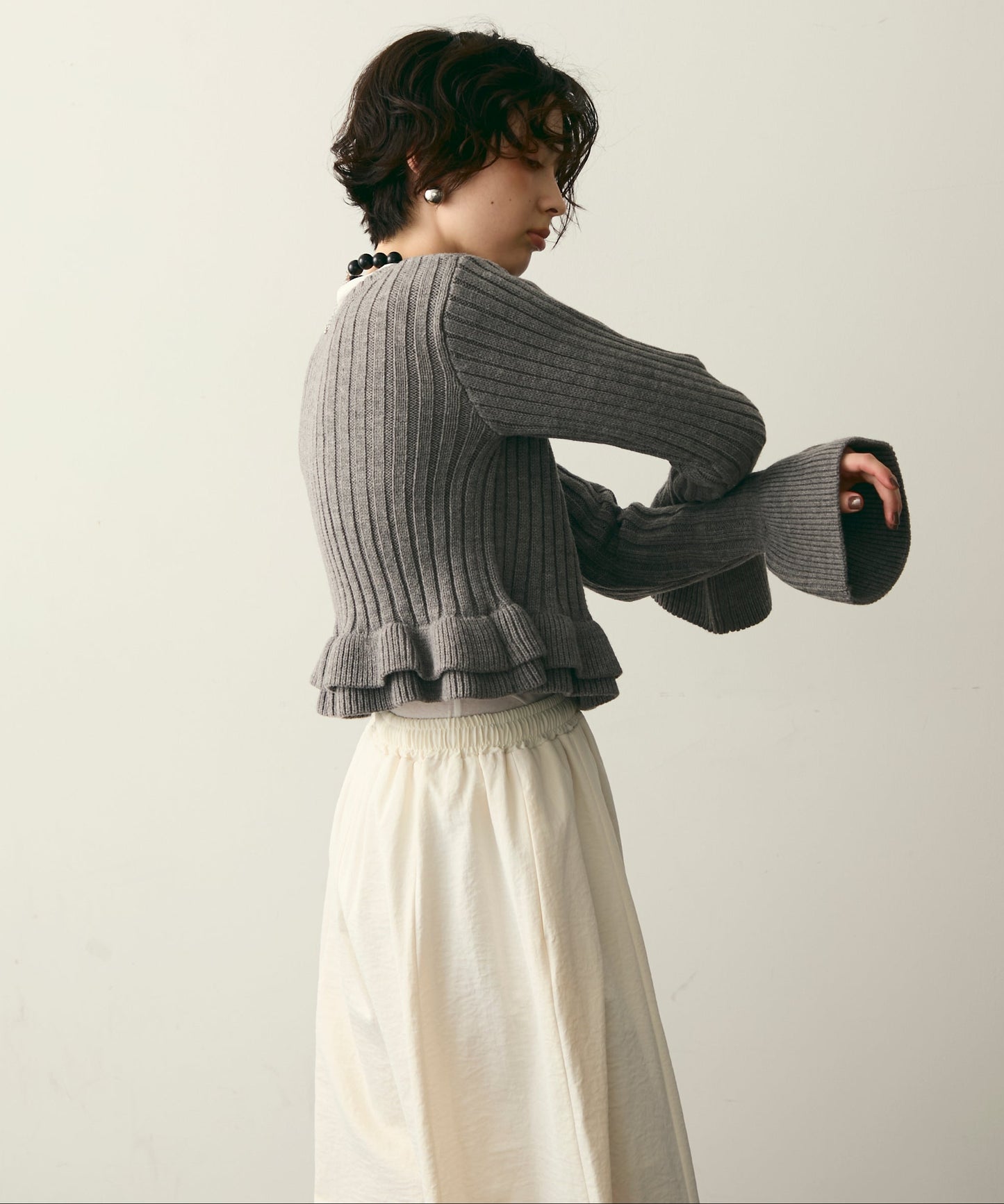 前後2WAYバルキーフリルヘムニットカーディガン