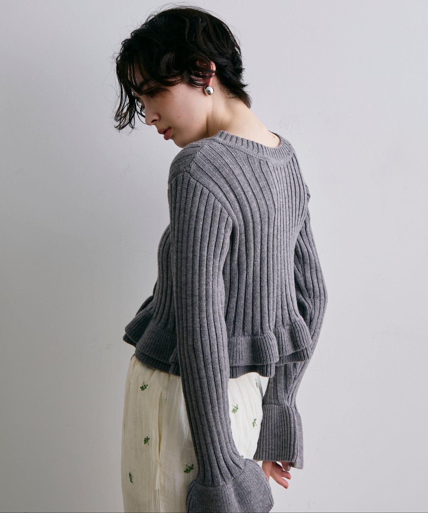 前後2WAYバルキーフリルヘムニットカーディガン