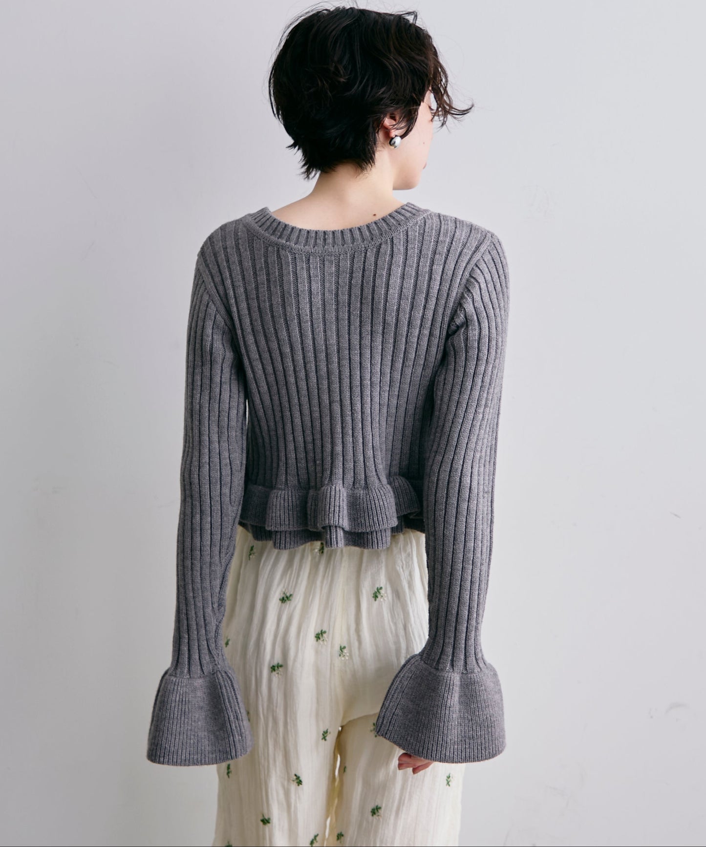 前後2WAYバルキーフリルヘムニットカーディガン