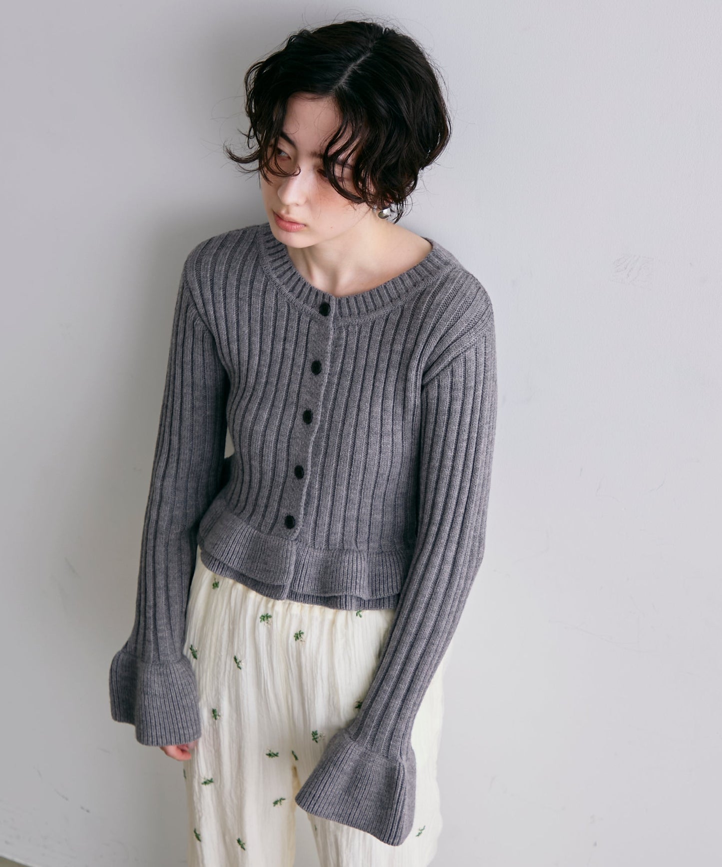 前後2WAYバルキーフリルヘムニットカーディガン