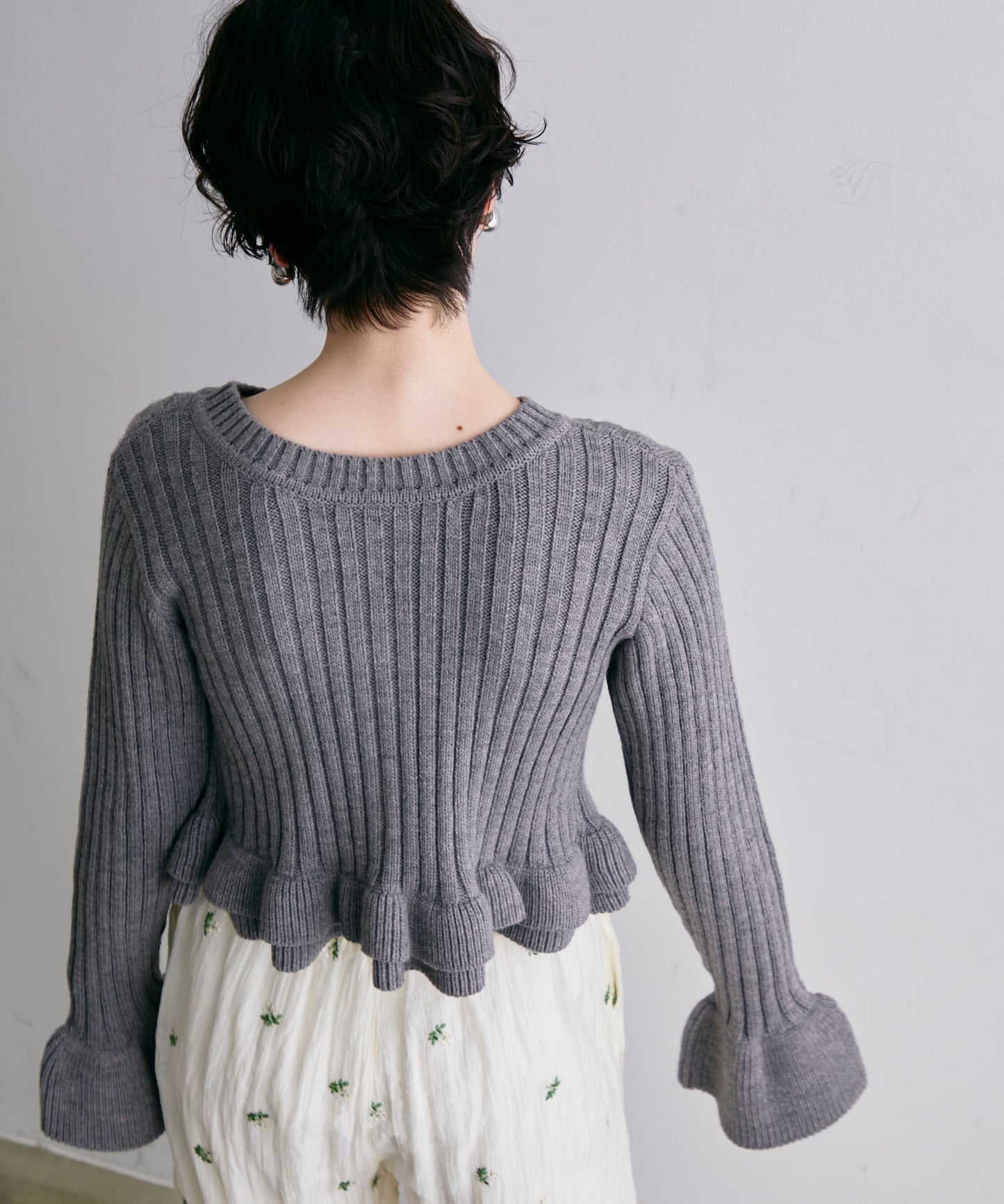 前後2WAYバルキーフリルヘムニットカーディガン