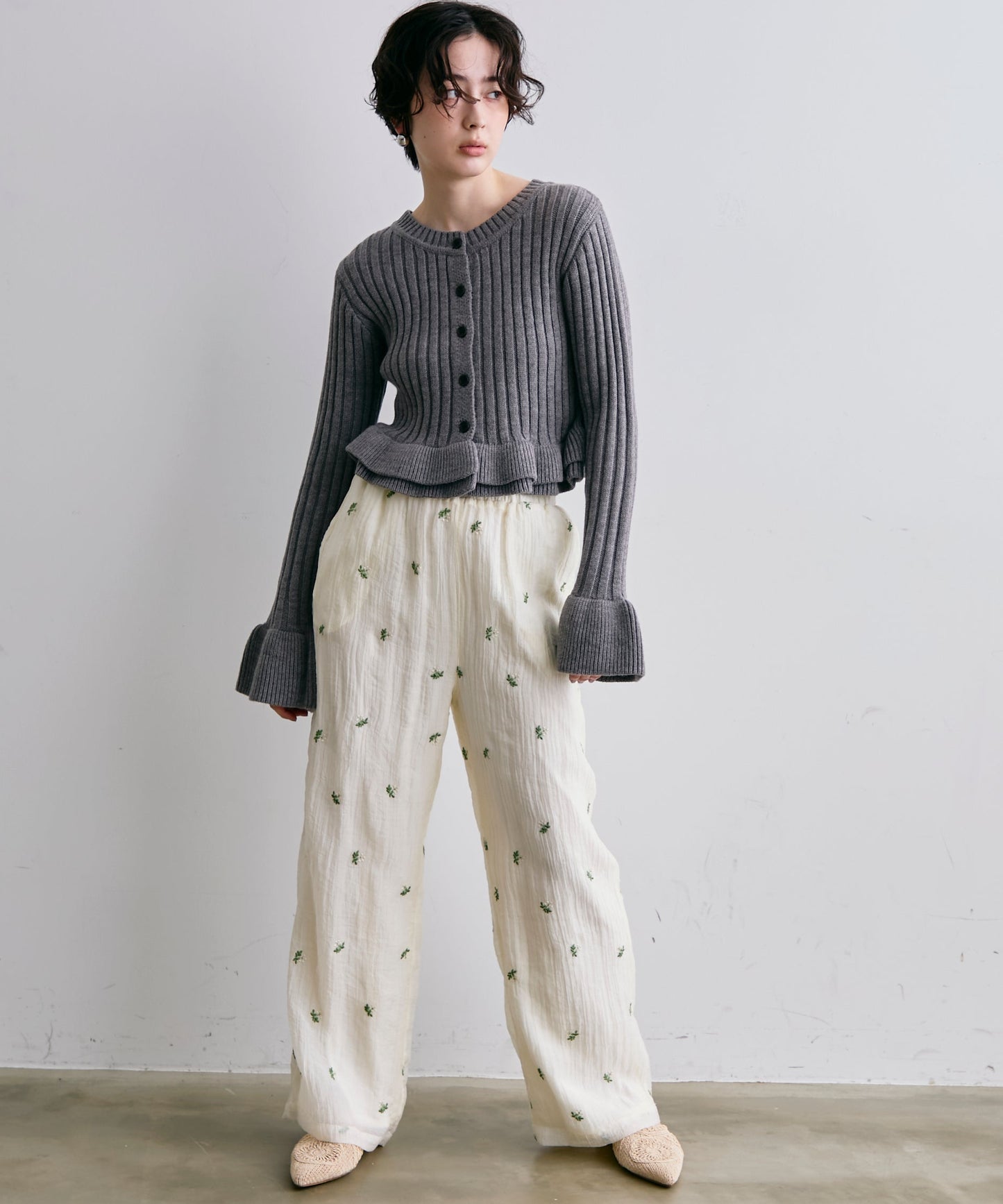 前後2WAYバルキーフリルヘムニットカーディガン