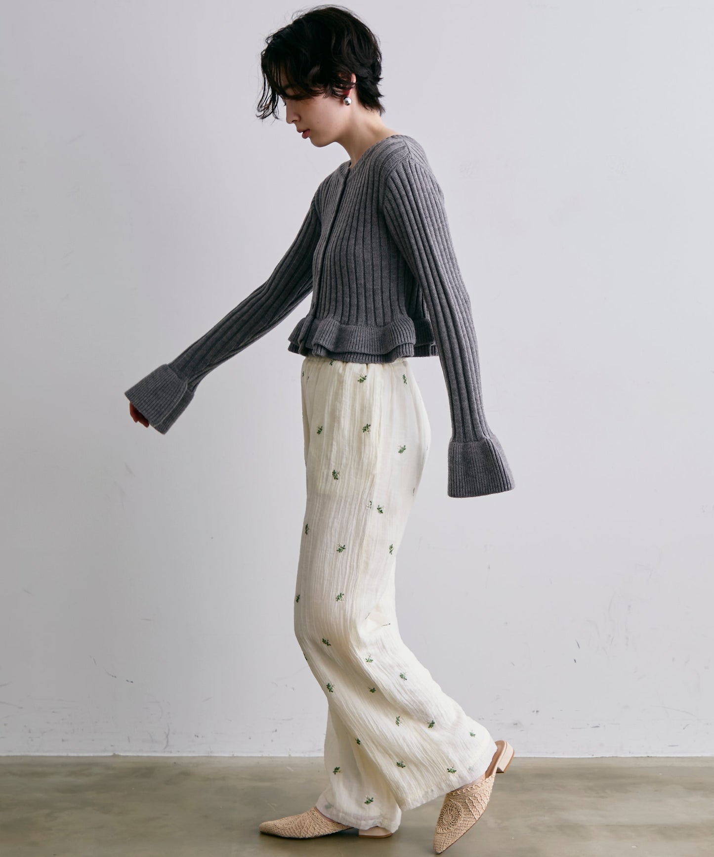 前後2WAYバルキーフリルヘムニットカーディガン