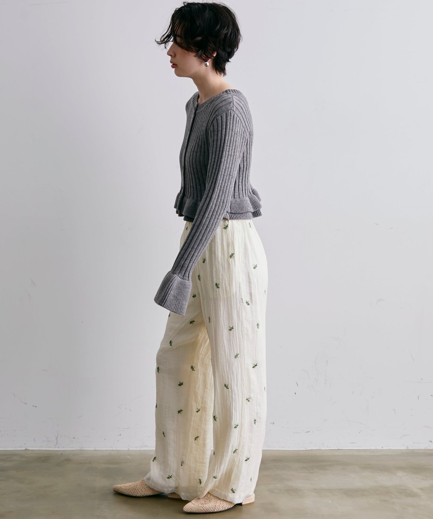 前後2WAYバルキーフリルヘムニットカーディガン