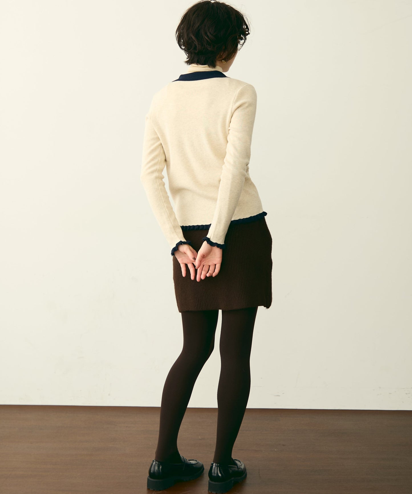 バイカラーポロ襟フリルヘムニットプルオーバー