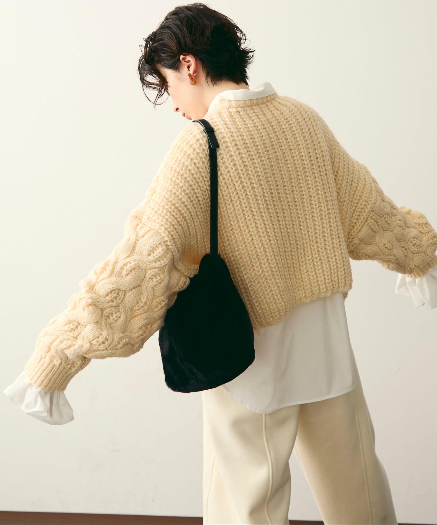 ケーブルローゲージニット