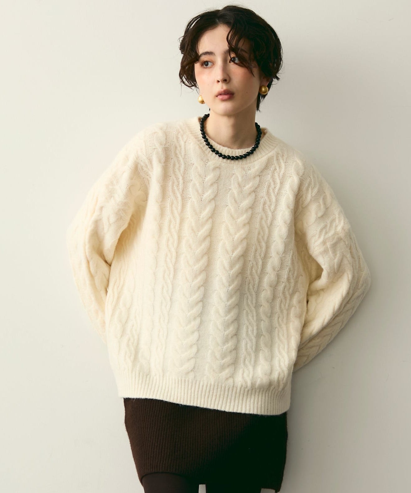 ケーブル編みルーズニットプルオーバー