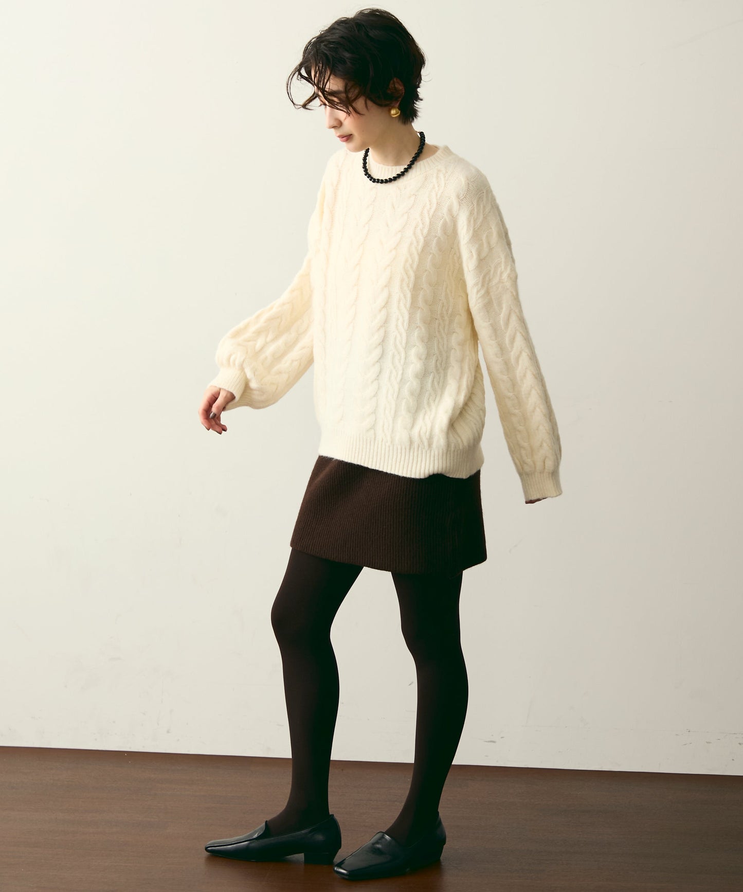 ケーブル編みルーズニットプルオーバー