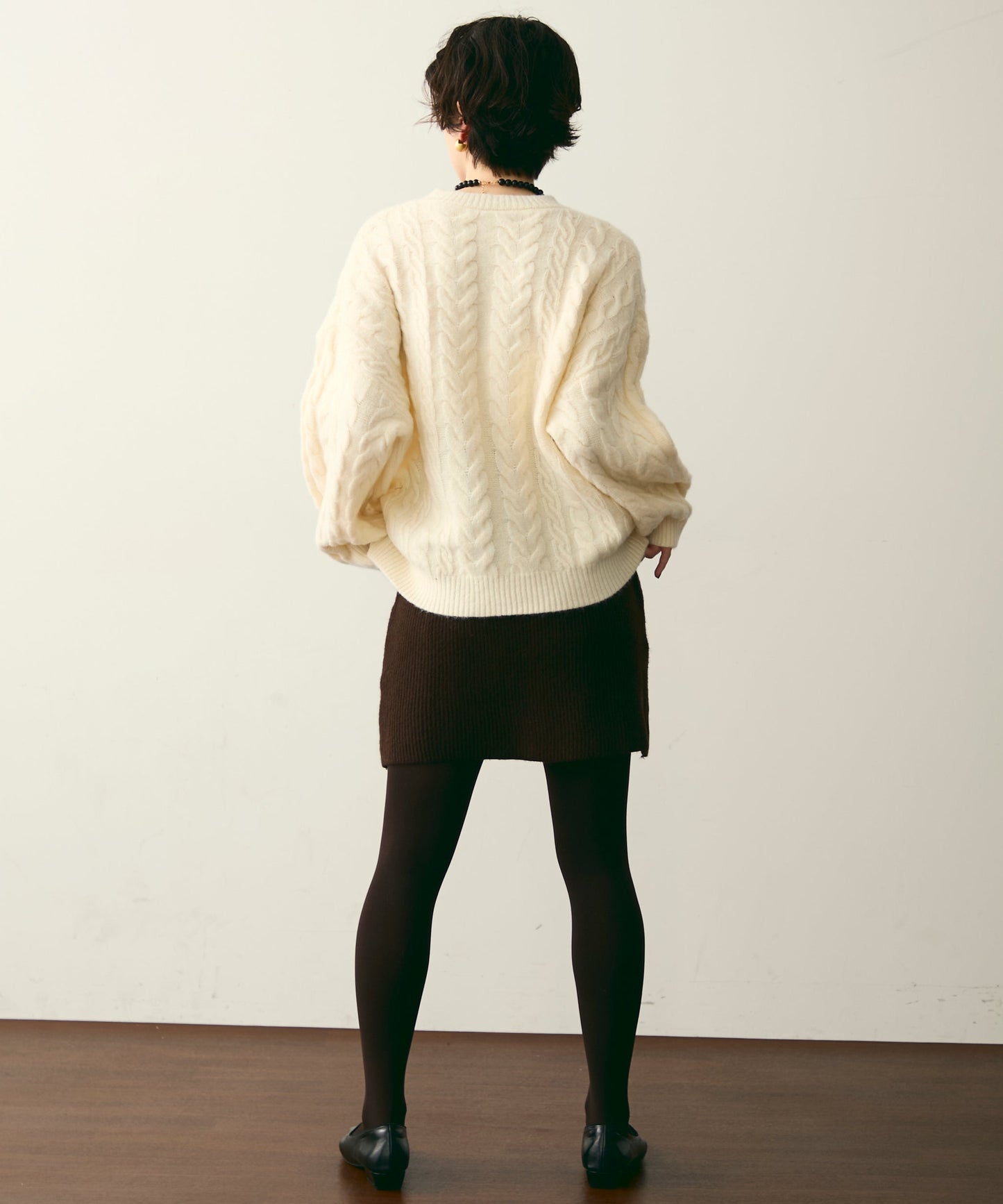 ケーブル編みルーズニットプルオーバー