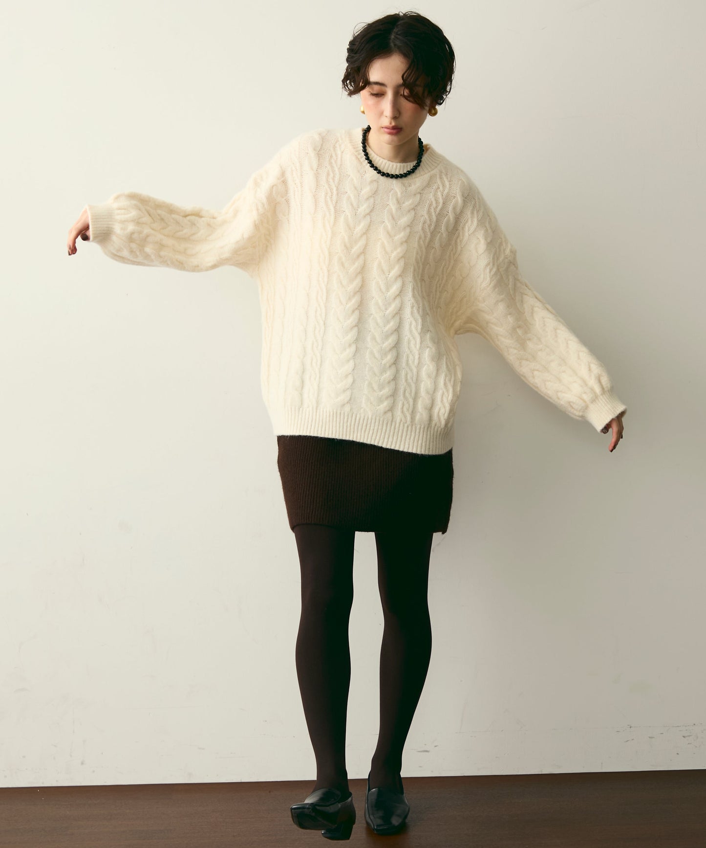 ケーブル編みルーズニットプルオーバー