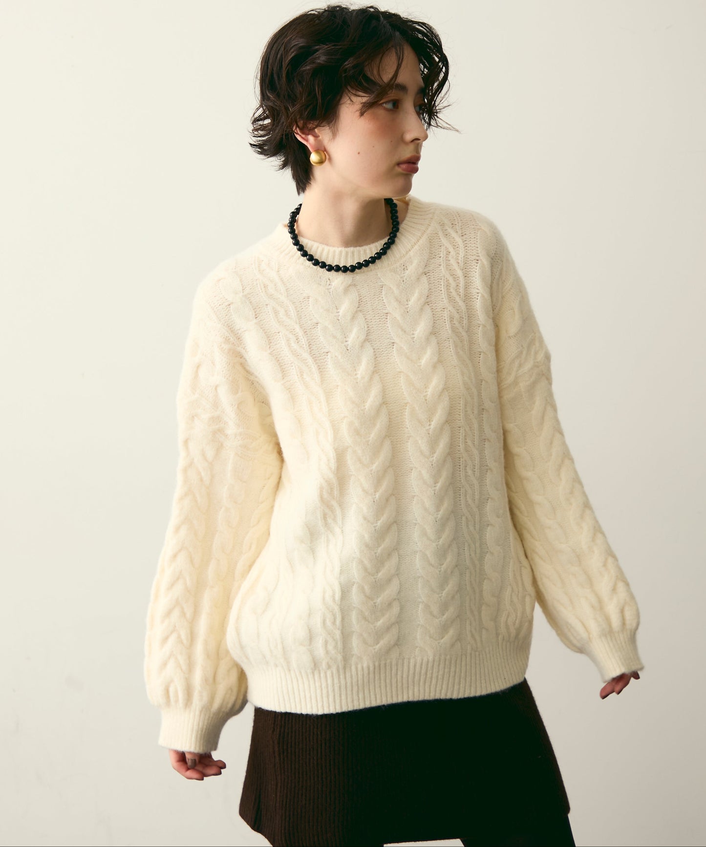 ケーブル編みルーズニットプルオーバー