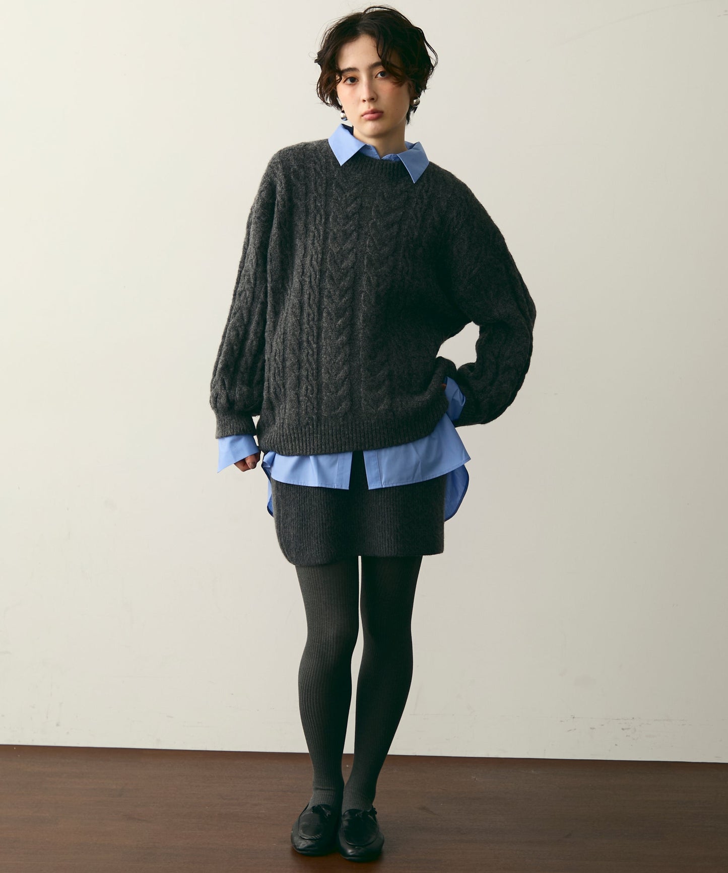 ケーブル編みルーズニットプルオーバー