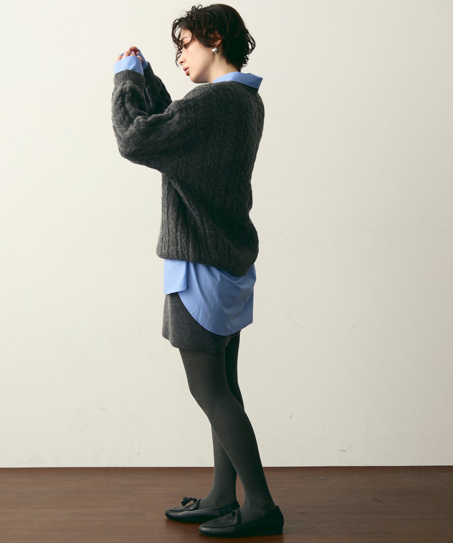 ケーブル編みルーズニットプルオーバー